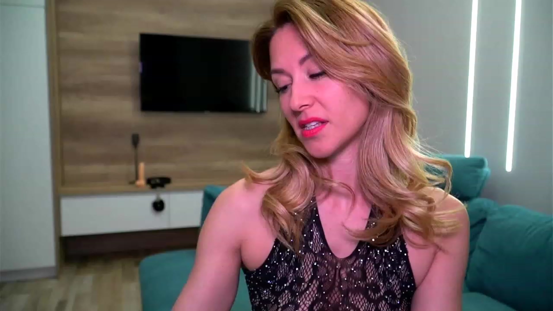 Gallery image thumbnail from lovelylollly's myfreecams stream on, 04/18/2023, 11:59 image 1 of 20