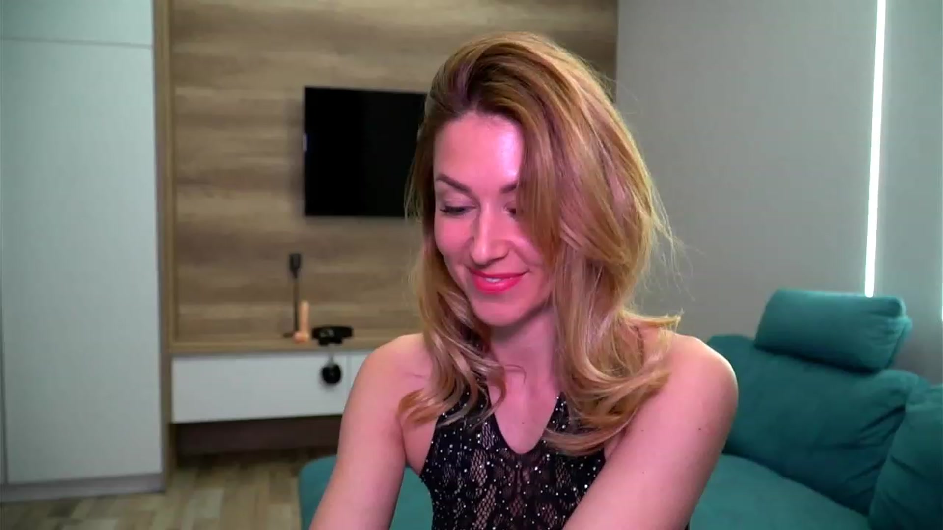 Gallery image thumbnail from lovelylollly's myfreecams stream on, 04/18/2023, 11:59 image 20 of 20