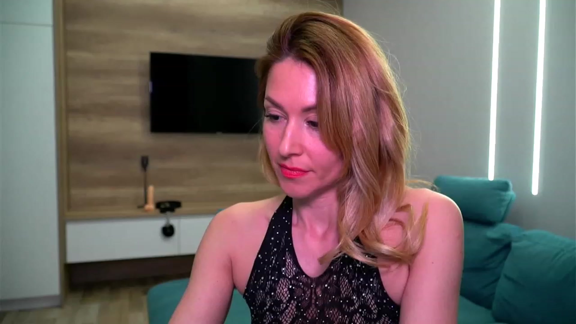 Gallery image thumbnail from lovelylollly's myfreecams stream on, 04/18/2023, 14:47 image 12 of 20