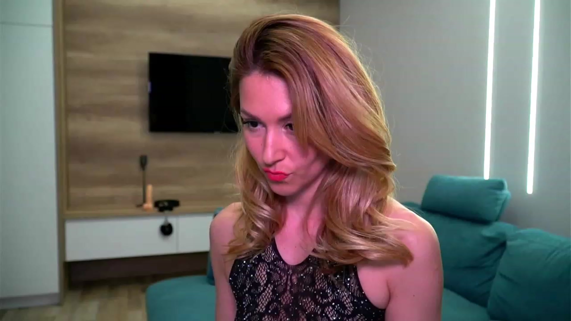 Gallery image thumbnail from lovelylollly's myfreecams stream on, 04/18/2023, 14:47 image 10 of 20