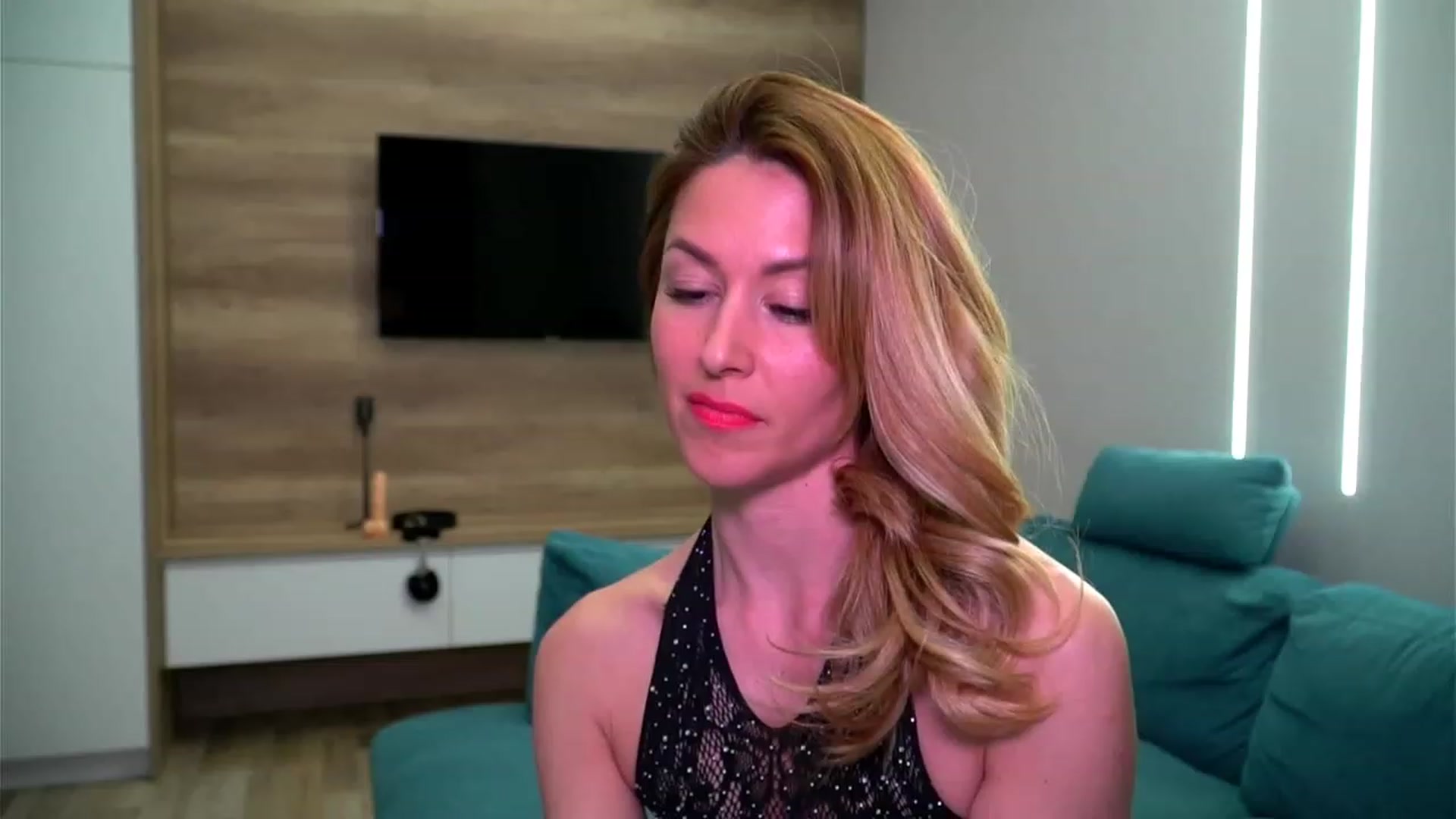 Gallery image thumbnail from lovelylollly's myfreecams stream on, 04/18/2023, 14:47 image 14 of 20