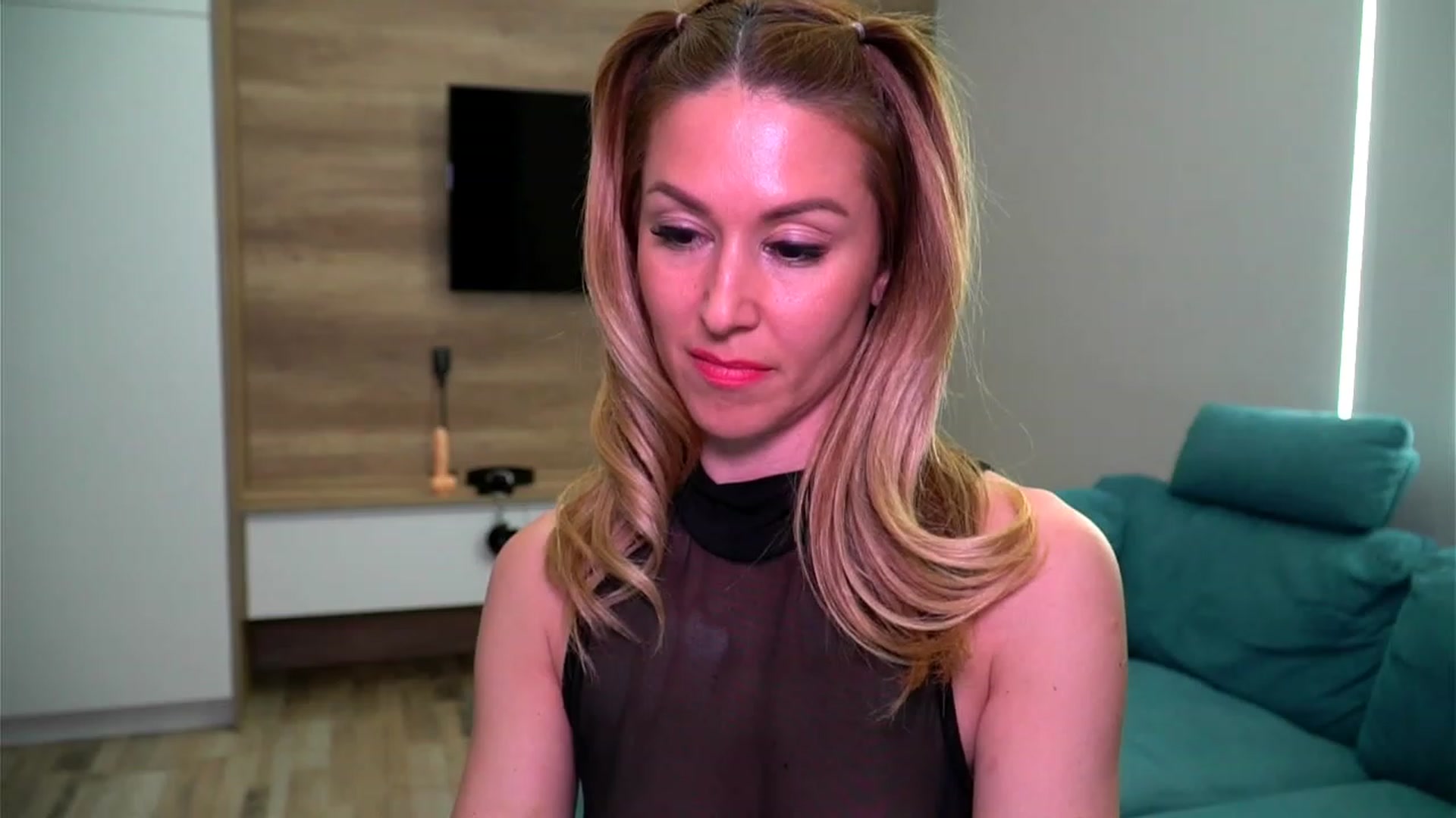 Gallery image thumbnail from lovelylollly's myfreecams stream on, 04/21/2023, 14:59 image 19 of 20