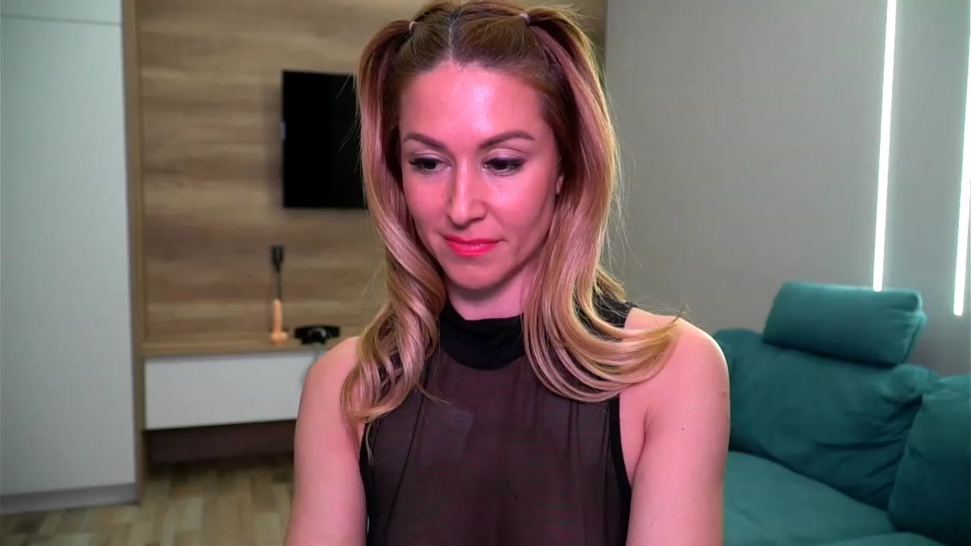 Gallery image thumbnail from lovelylollly's myfreecams stream on, 04/21/2023, 14:59 image 2 of 20