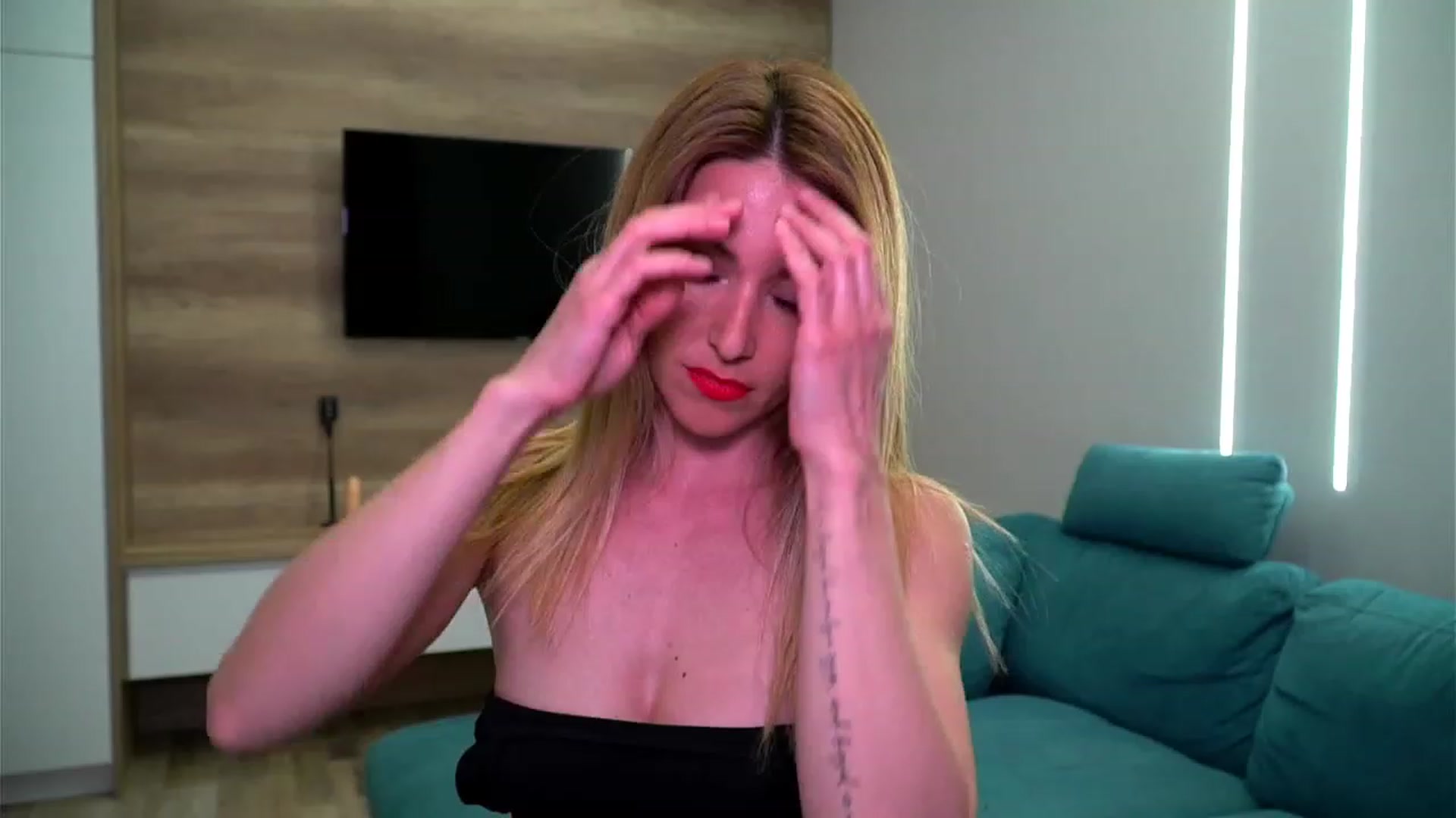 Gallery image thumbnail from lovelylollly's myfreecams stream on, 04/24/2023, 13:29 image 15 of 20