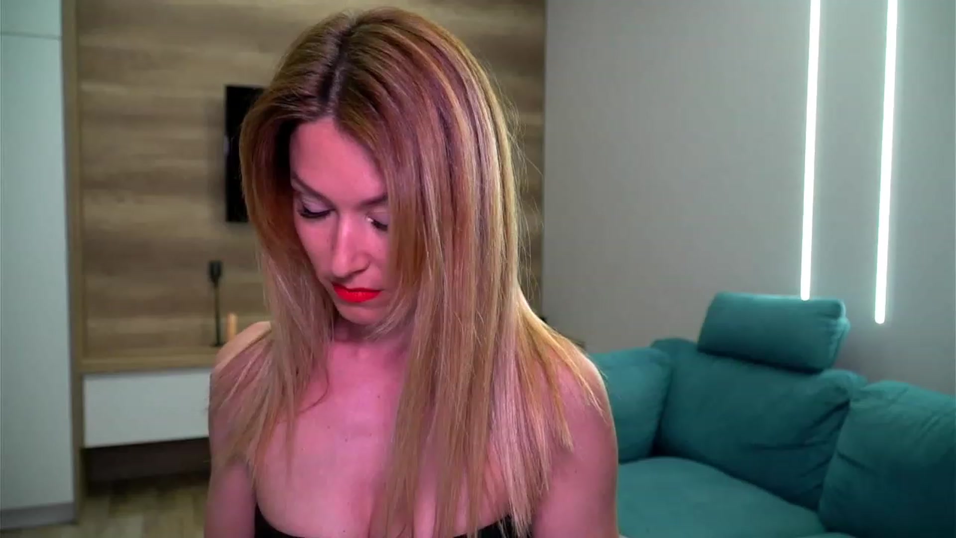 Gallery image thumbnail from lovelylollly's myfreecams stream on, 04/24/2023, 13:29 image 19 of 20