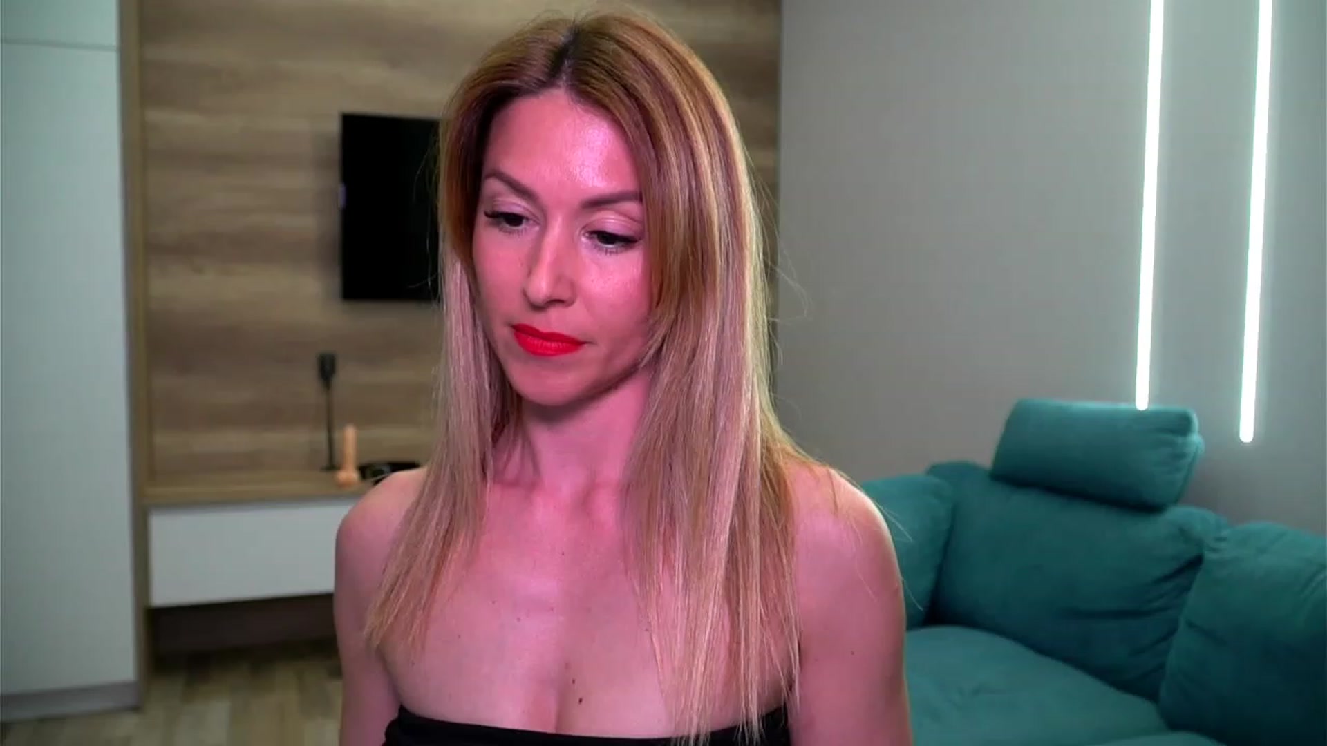 Gallery image thumbnail from lovelylollly's myfreecams stream on, 04/24/2023, 15:01 image 12 of 20
