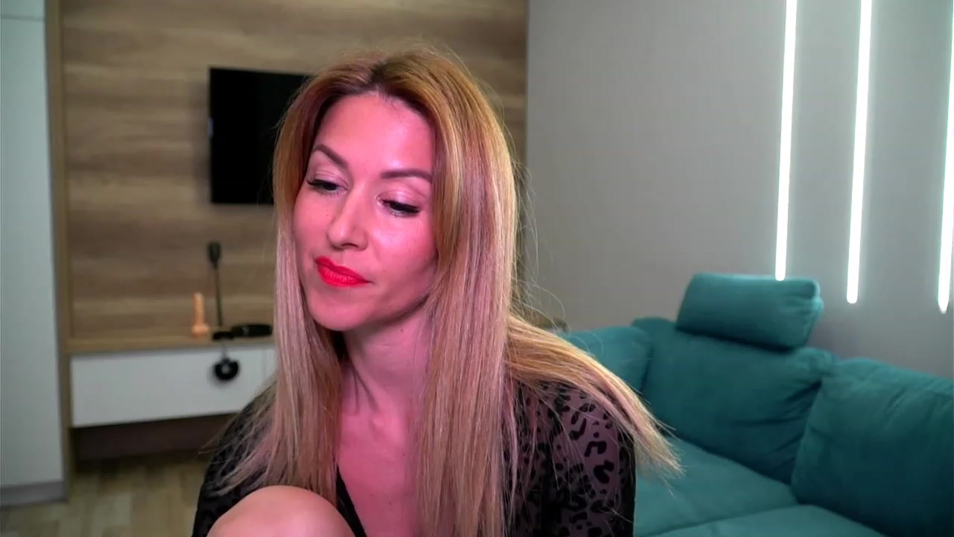Gallery image thumbnail from lovelylollly's myfreecams stream on, 04/25/2023, 13:21 image 17 of 20