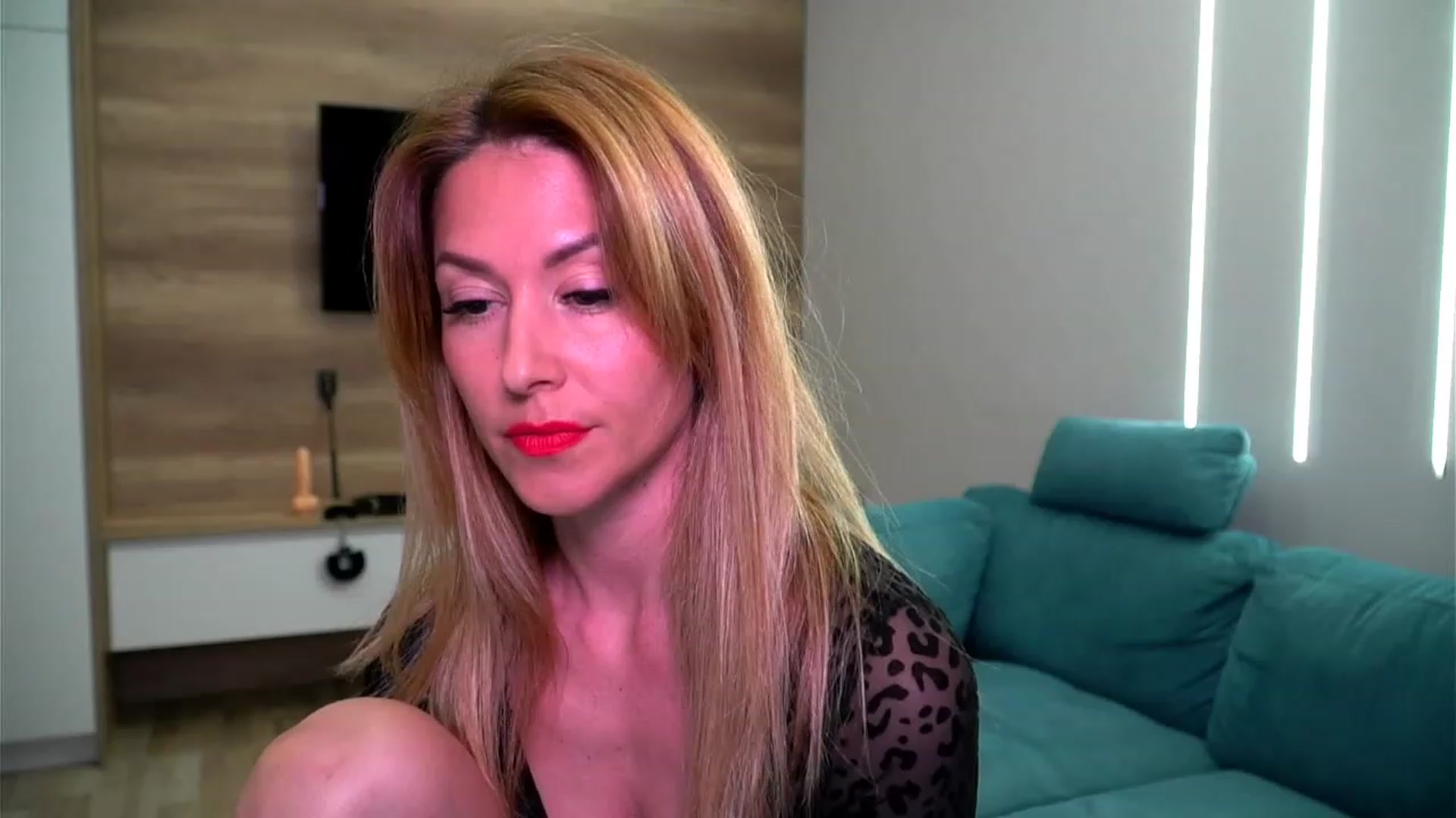 Gallery image thumbnail from lovelylollly's myfreecams stream on, 04/25/2023, 13:21 image 8 of 20