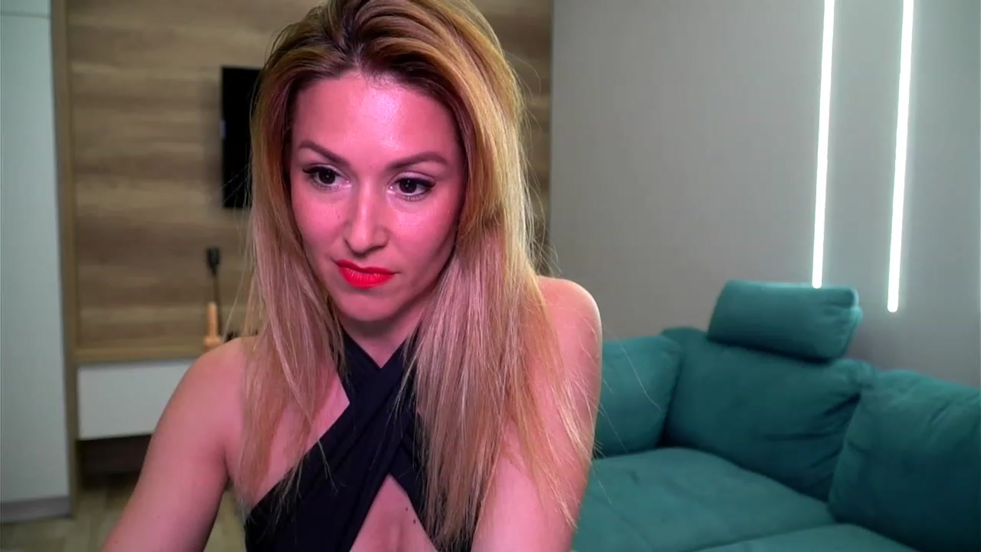 Gallery image thumbnail from lovelylollly's myfreecams stream on, 04/26/2023, 11:43 image 6 of 20