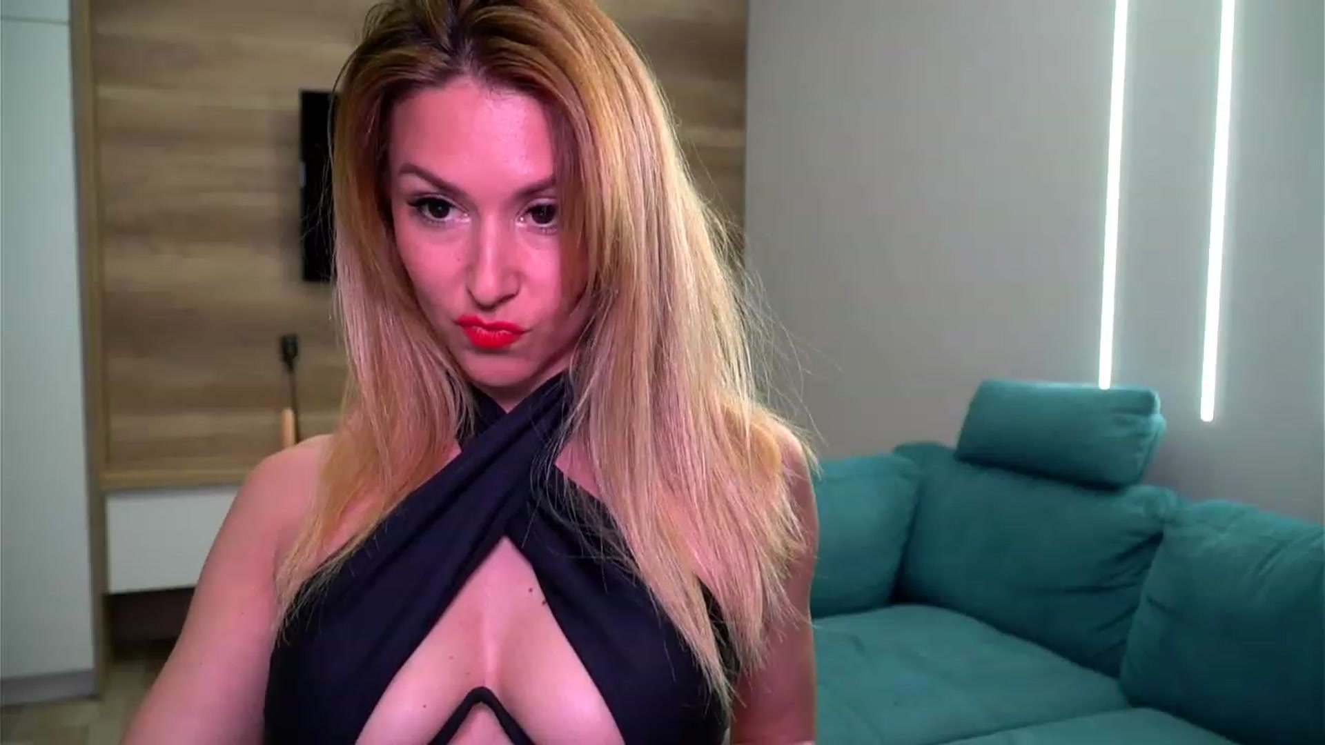 Gallery image thumbnail from lovelylollly's myfreecams stream on, 04/26/2023, 11:43 image 5 of 20