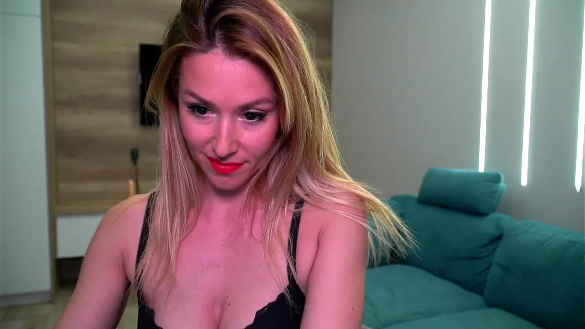 Gallery image thumbnail from lovelylollly's myfreecams stream on, 04/26/2023, 14:53 image 10 of 20