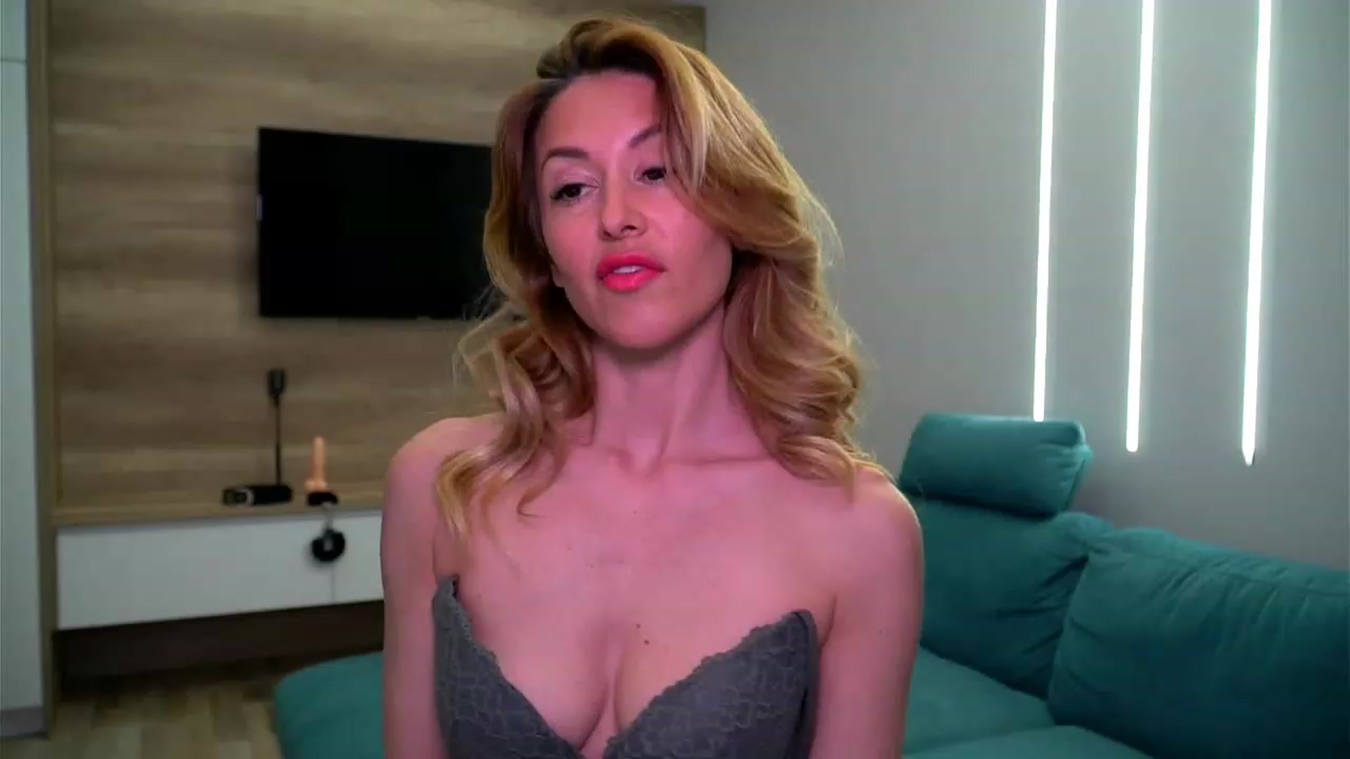 Gallery image thumbnail from lovelylollly's myfreecams stream on, 05/10/2023, 11:32 image 8 of 20