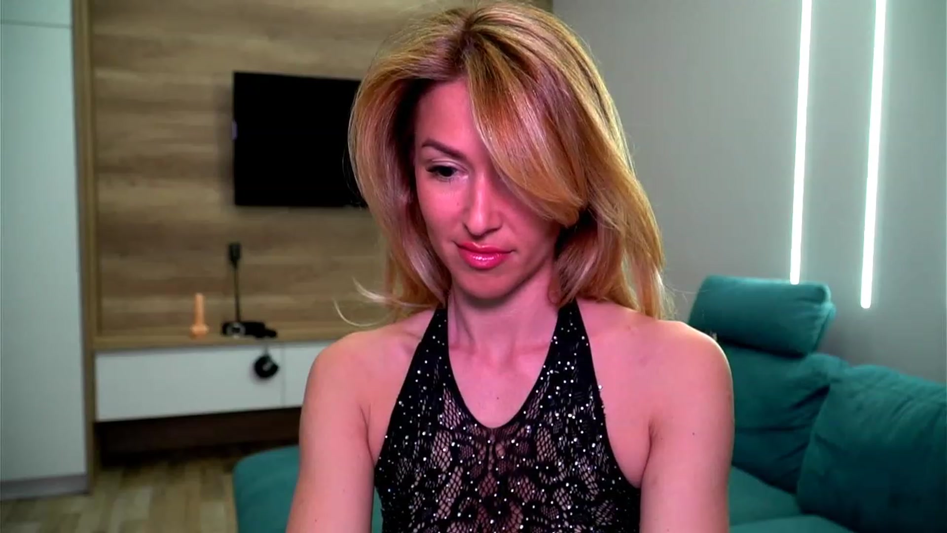 Gallery image thumbnail from lovelylollly's myfreecams stream on, 05/12/2023, 11:48 image 15 of 20