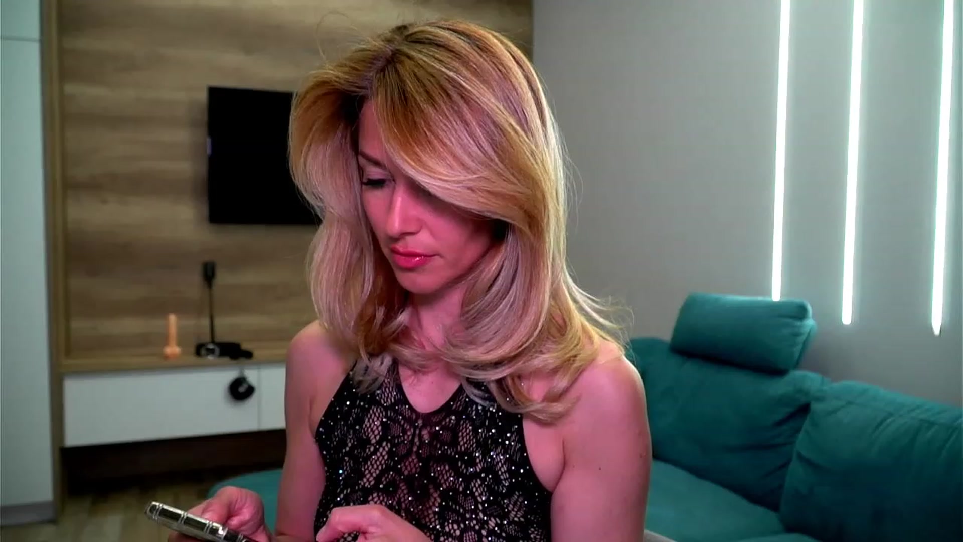 Gallery image thumbnail from lovelylollly's myfreecams stream on, 05/12/2023, 11:48 image 8 of 20