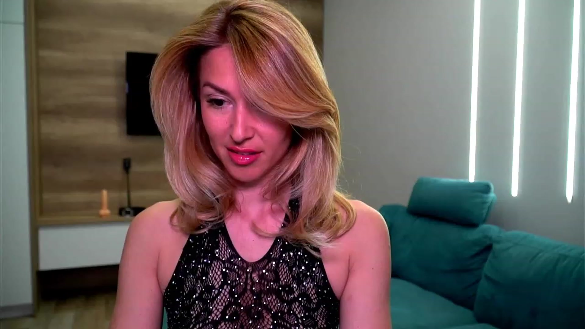 Gallery image thumbnail from lovelylollly's myfreecams stream on, 05/12/2023, 11:48 image 4 of 20