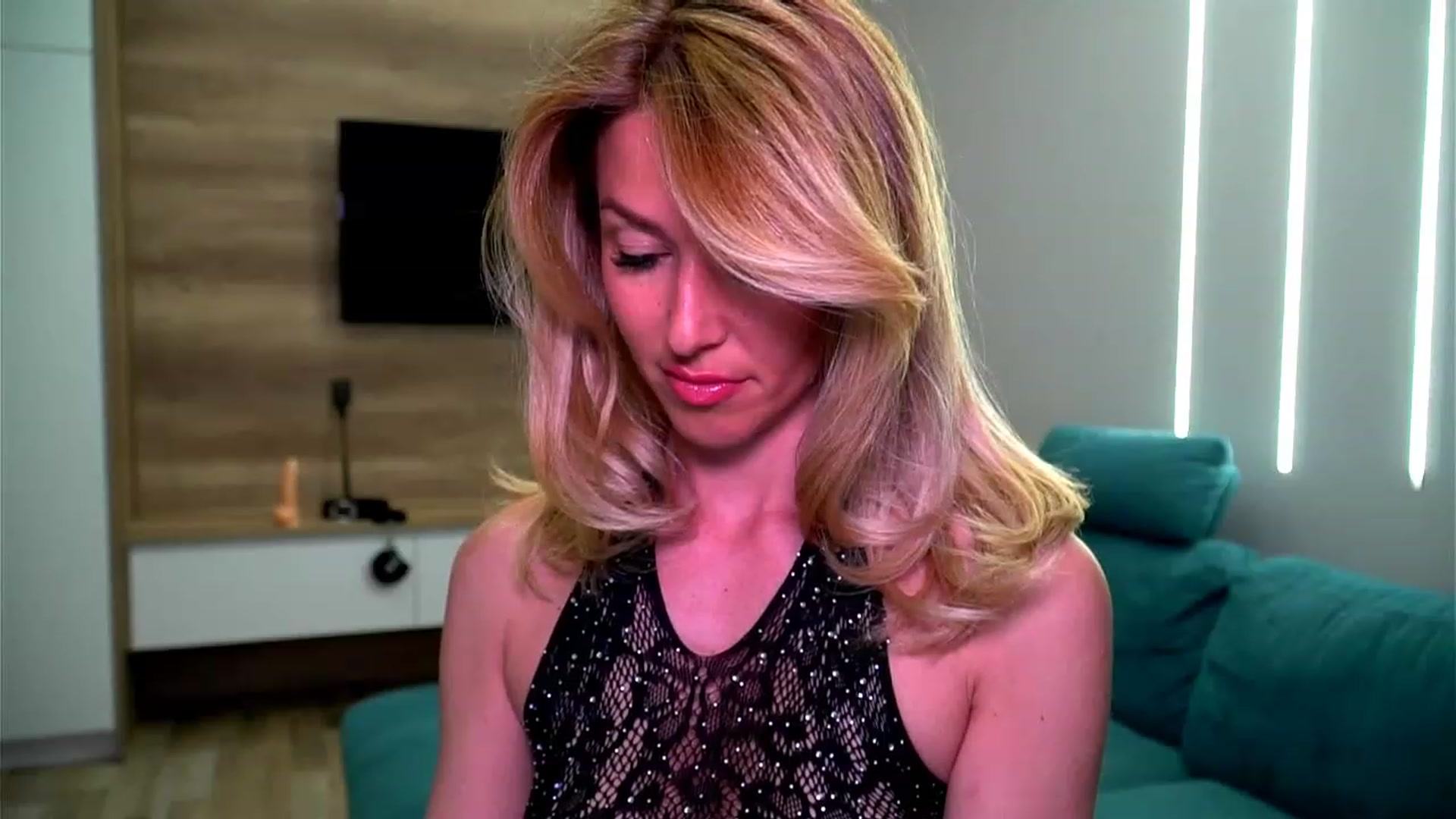 Gallery image thumbnail from lovelylollly's myfreecams stream on, 05/12/2023, 12:32 image 4 of 20