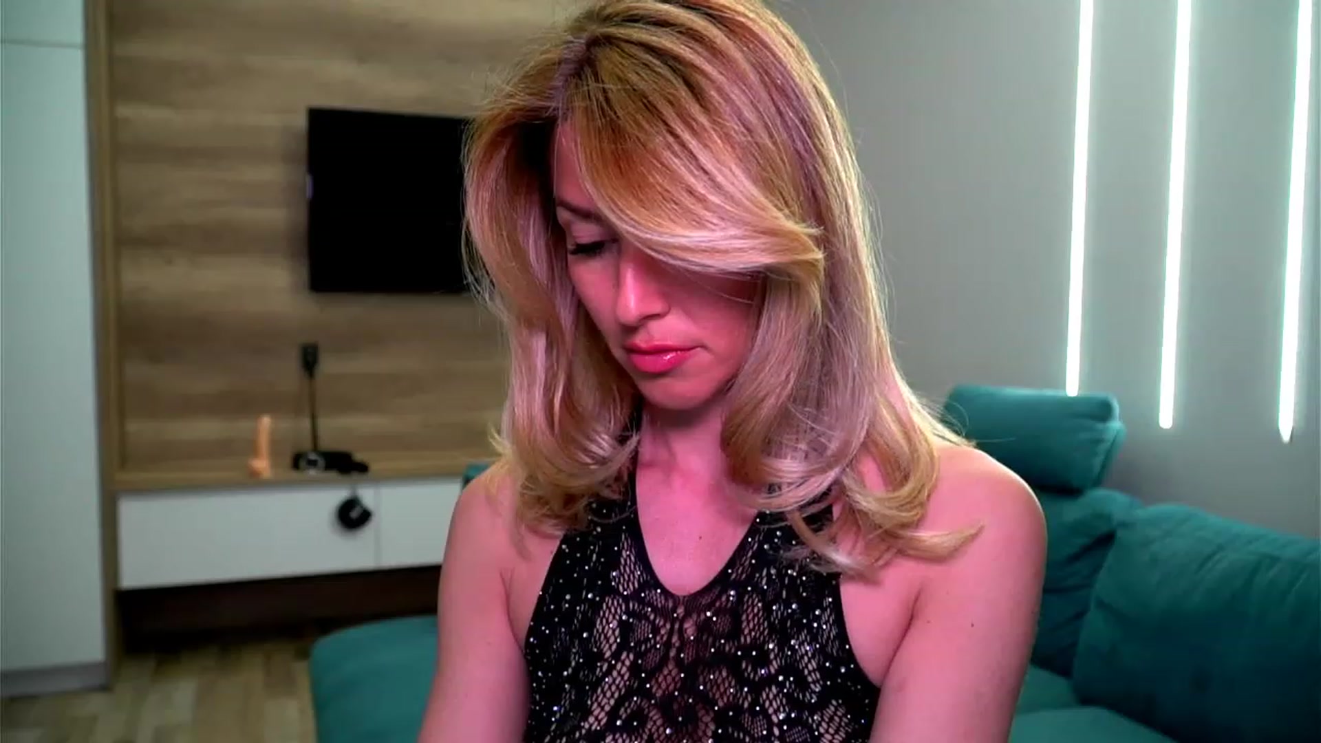 Gallery image thumbnail from lovelylollly's myfreecams stream on, 05/12/2023, 12:32 image 5 of 20