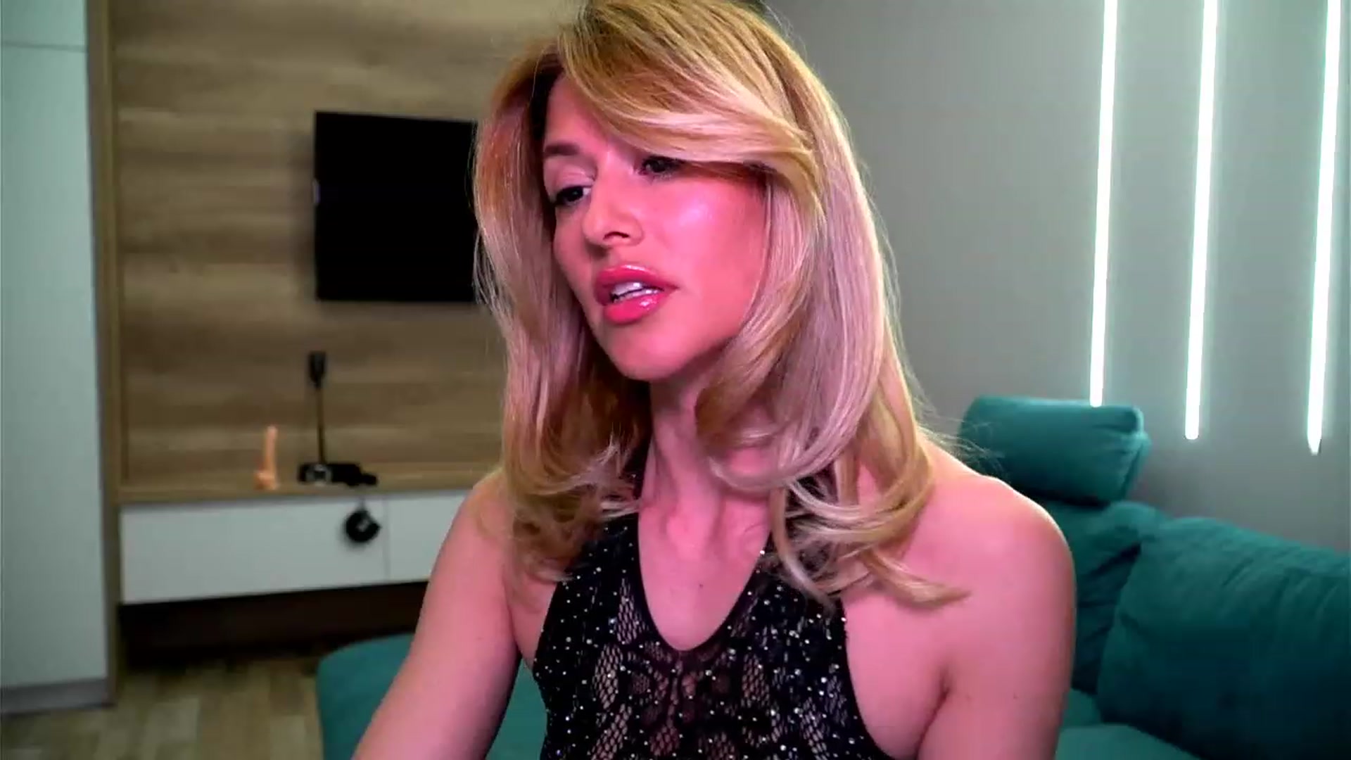 Gallery image thumbnail from lovelylollly's myfreecams stream on, 05/12/2023, 12:32 image 6 of 20