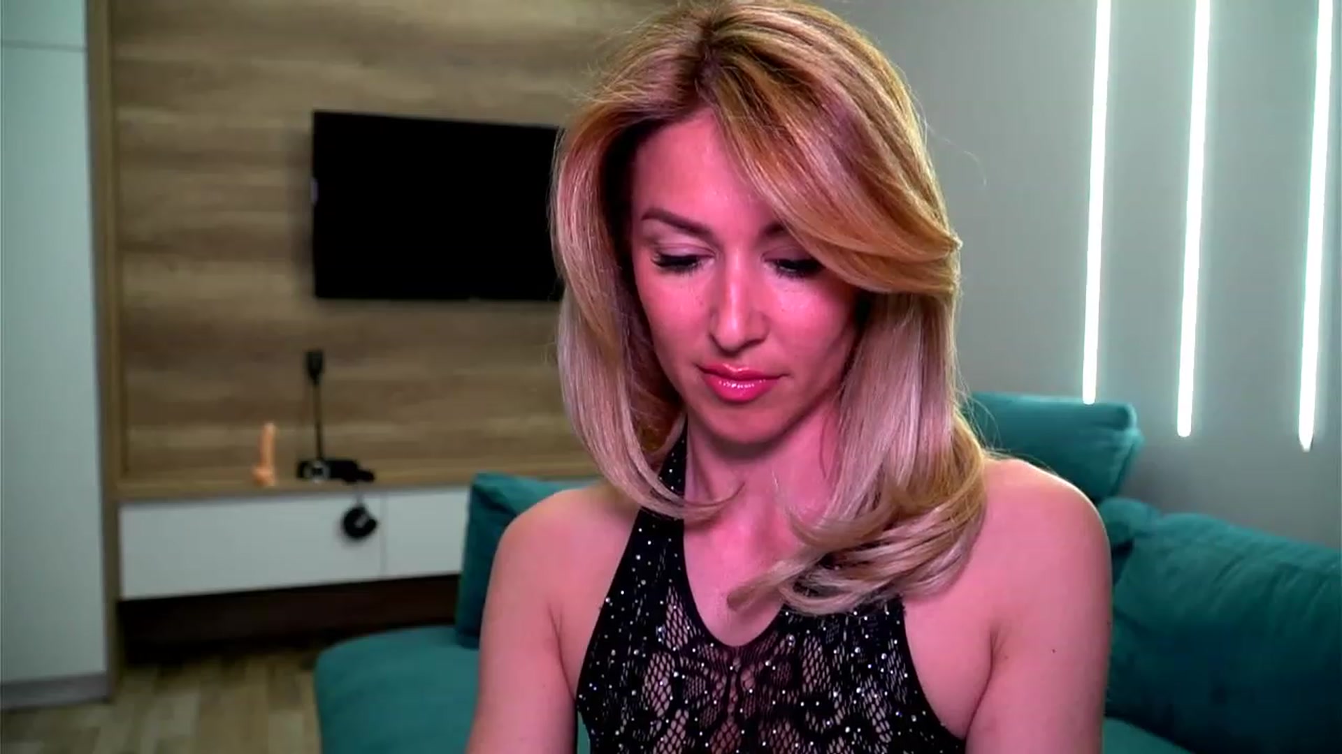 Gallery image thumbnail from lovelylollly's myfreecams stream on, 05/12/2023, 12:32 image 18 of 20