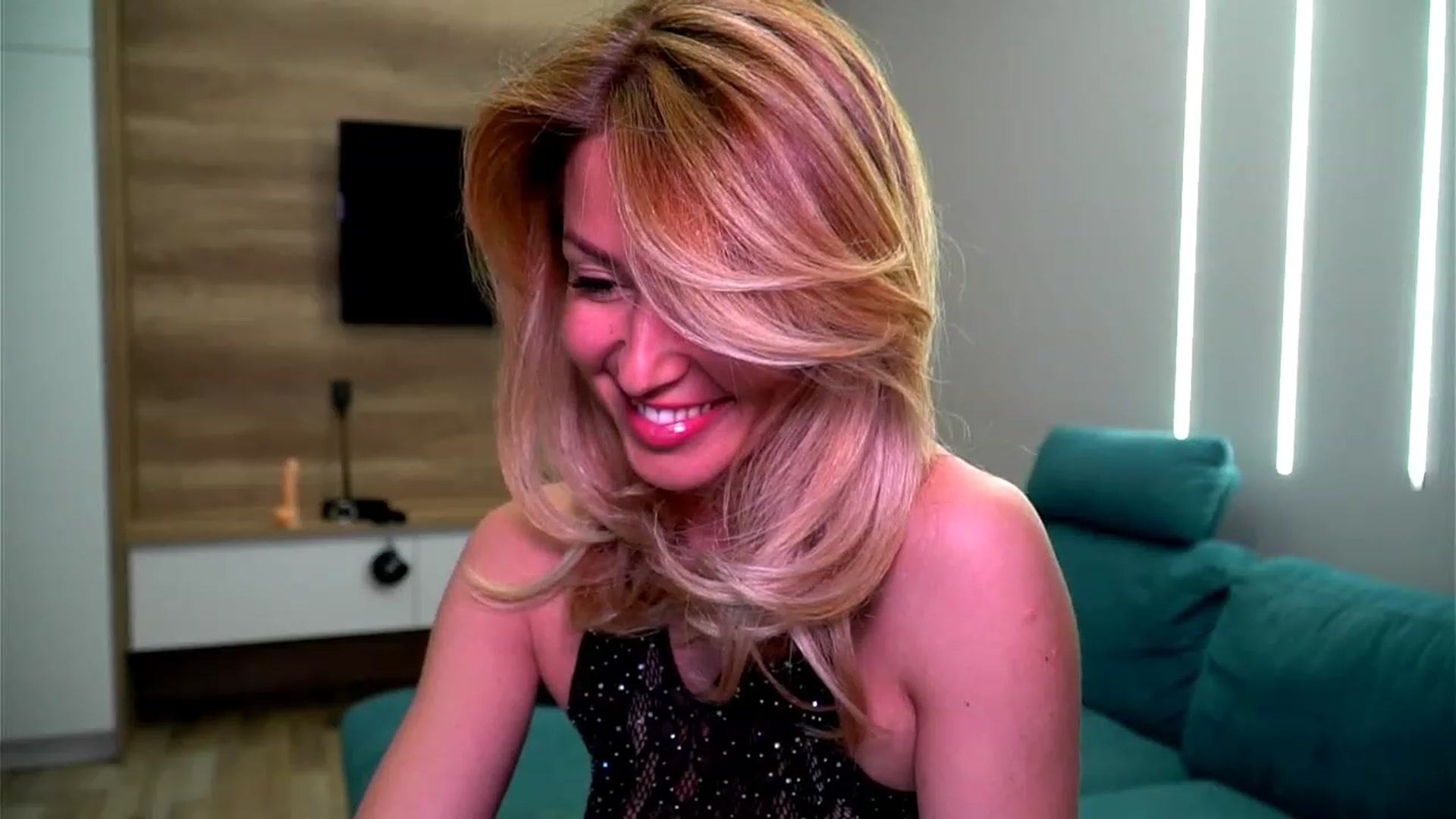 Gallery image thumbnail from lovelylollly's myfreecams stream on, 05/12/2023, 12:32 image 8 of 20