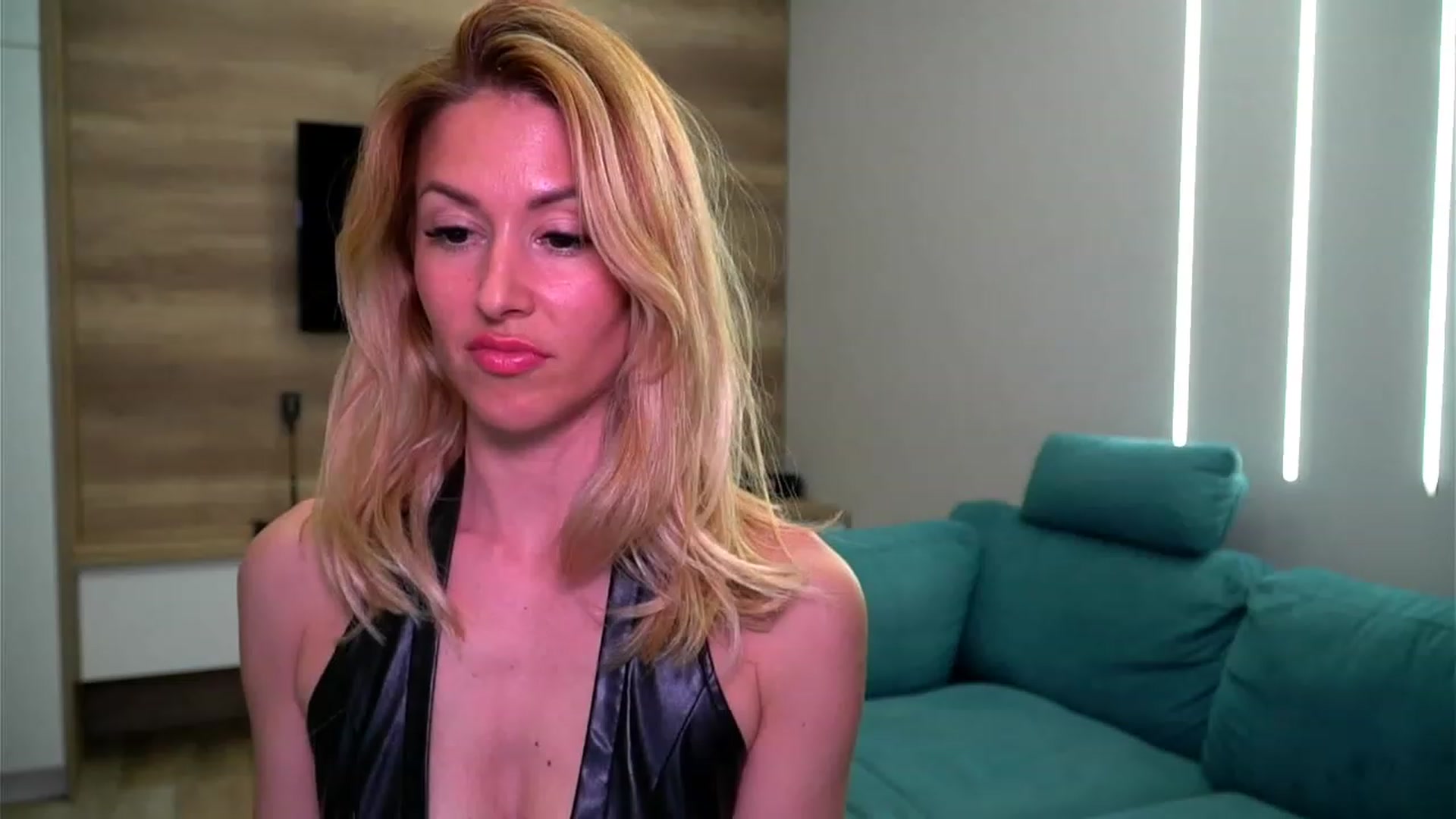 Gallery image thumbnail from lovelylollly's myfreecams stream on, 05/17/2023, 12:39 image 1 of 20