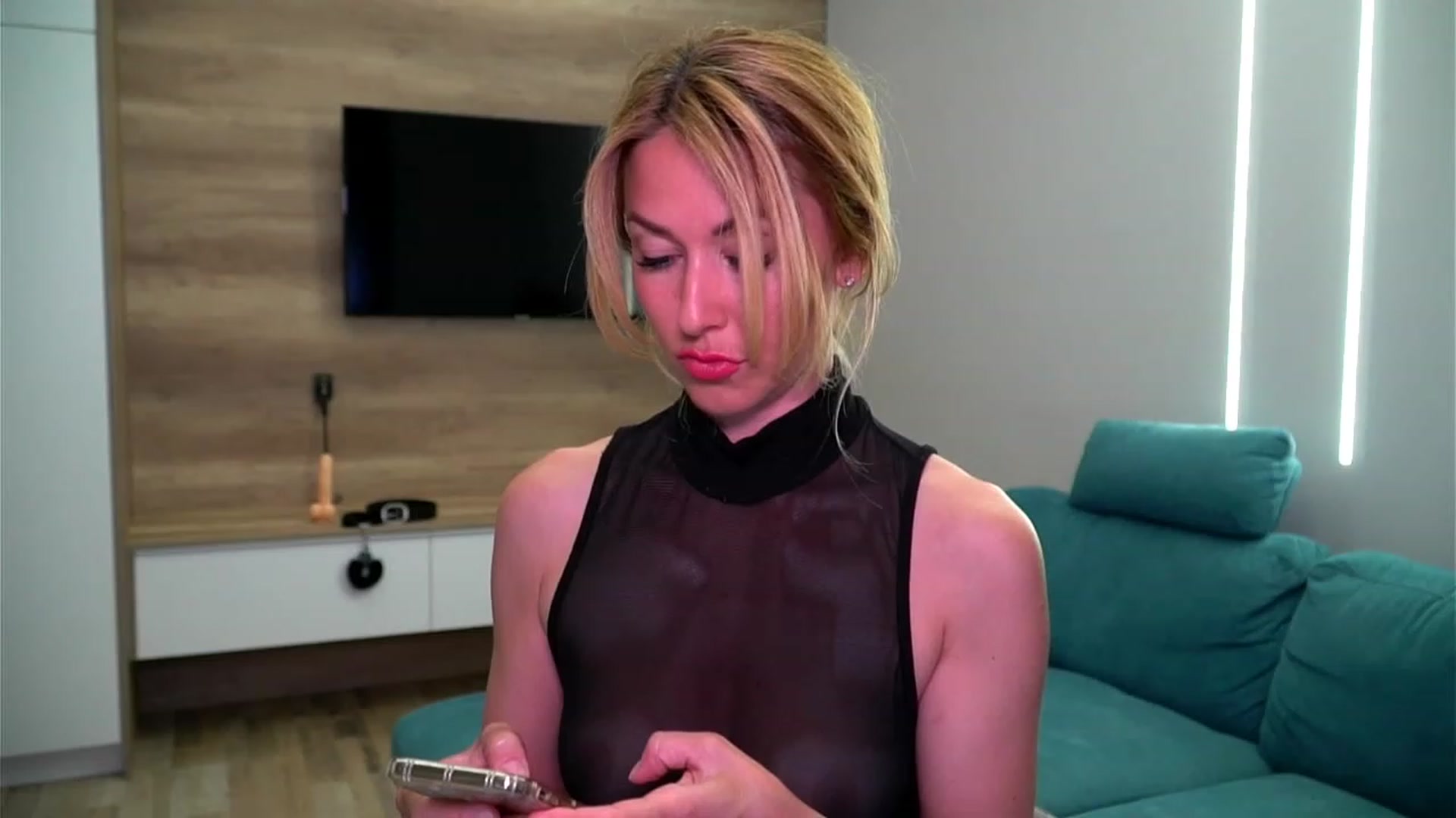 Gallery image thumbnail from lovelylollly's myfreecams stream on, 05/30/2023, 13:16 image 18 of 20