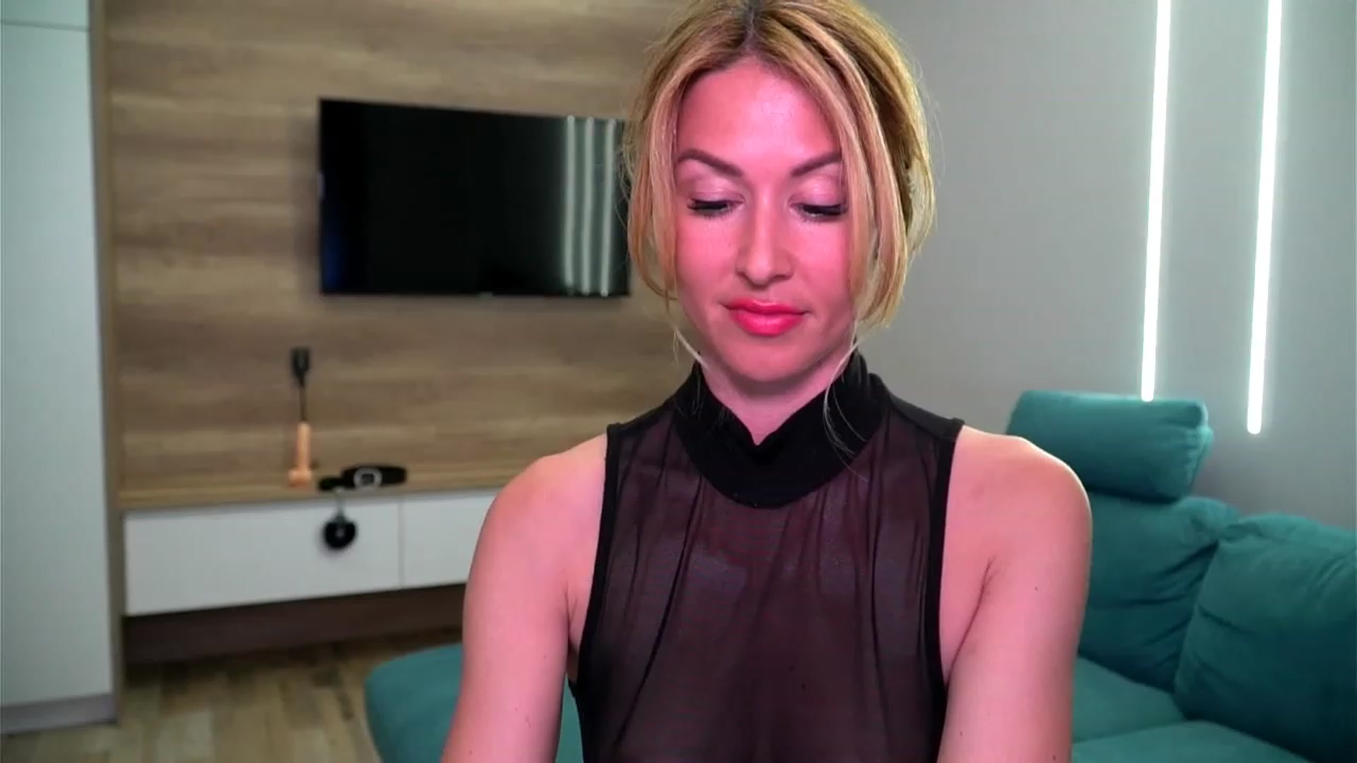 Gallery image thumbnail from lovelylollly's myfreecams stream on, 05/30/2023, 13:16 image 17 of 20