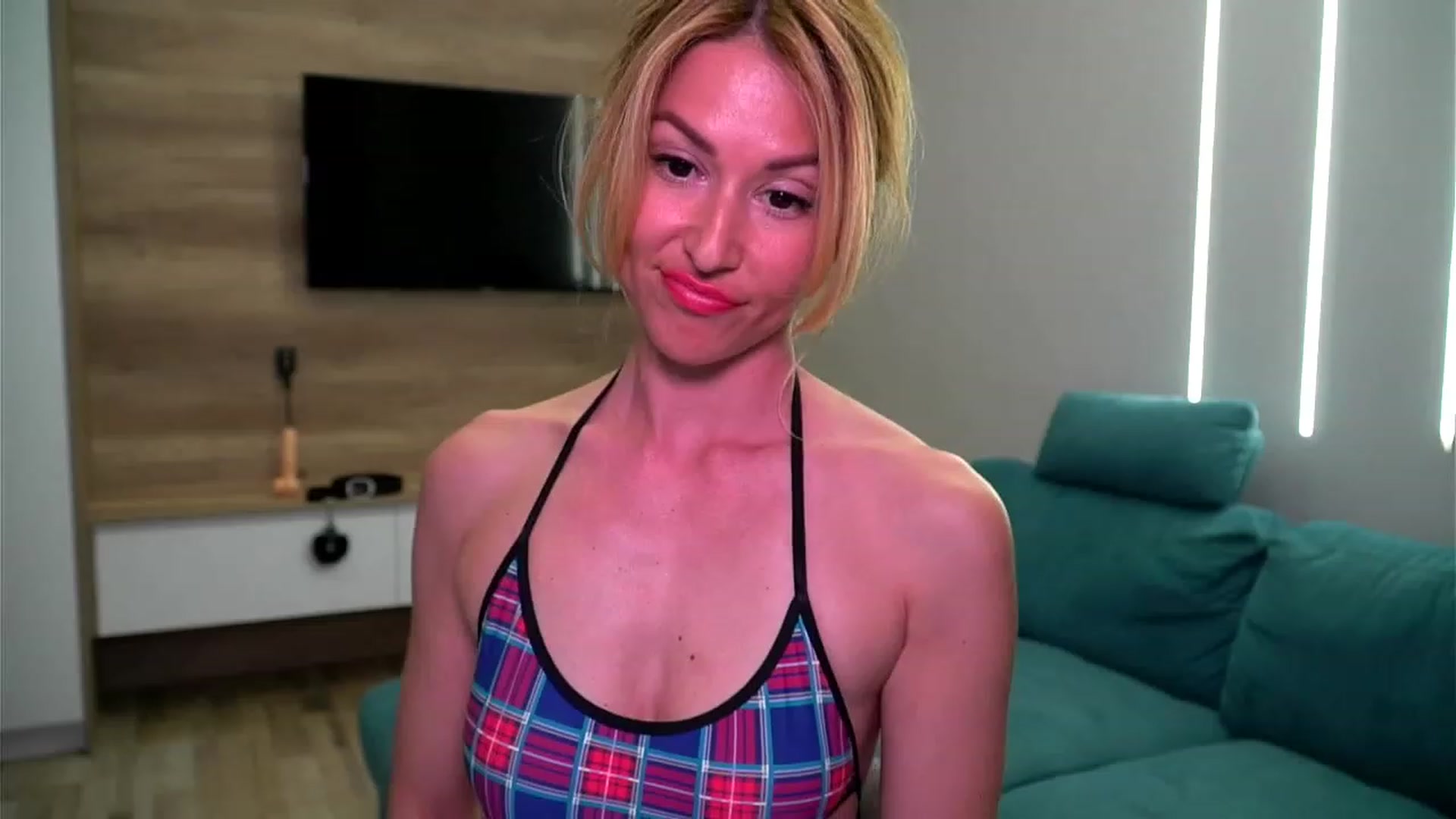 Gallery image thumbnail from lovelylollly's myfreecams stream on, 05/30/2023, 15:24 image 7 of 20