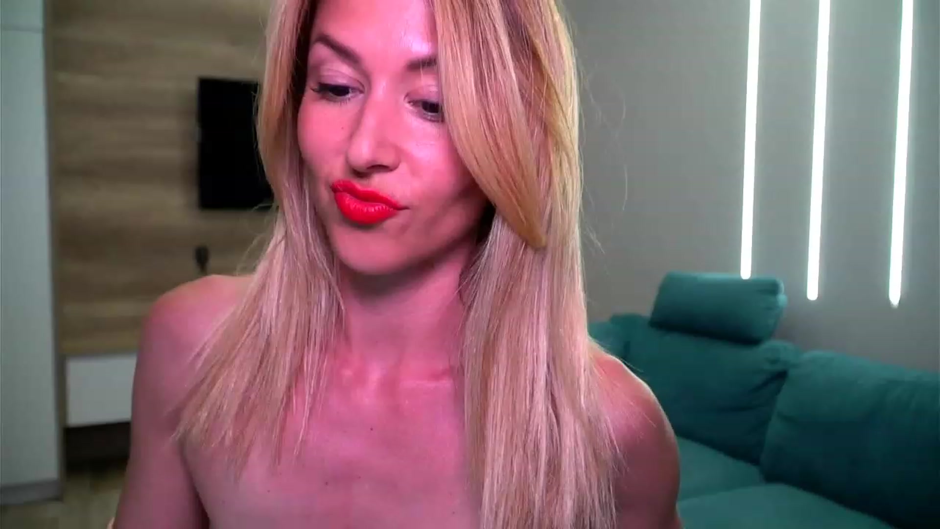 Gallery image thumbnail from lovelylollly's myfreecams stream on, 06/05/2023, 15:59 image 4 of 20