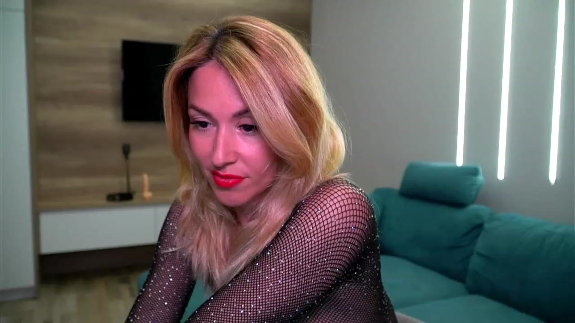 Gallery image thumbnail from lovelylollly's myfreecams stream on, 06/06/2023, 15:27 image 8 of 20