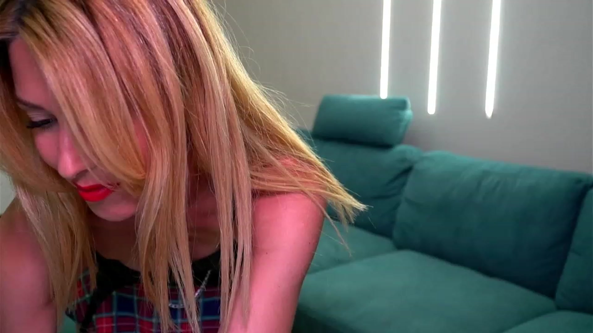 Gallery image thumbnail from lovelylollly's myfreecams stream on, 06/08/2023, 17:16 image 19 of 20