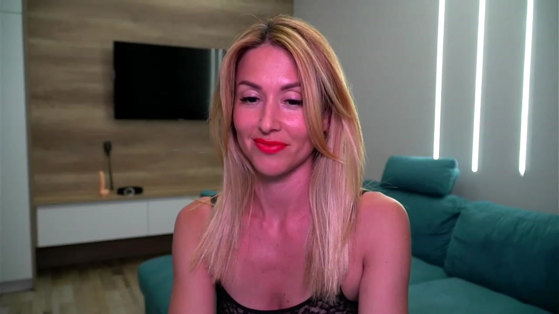 Gallery image thumbnail from lovelylollly's myfreecams stream on, 06/08/2023, 19:04 image 1 of 20