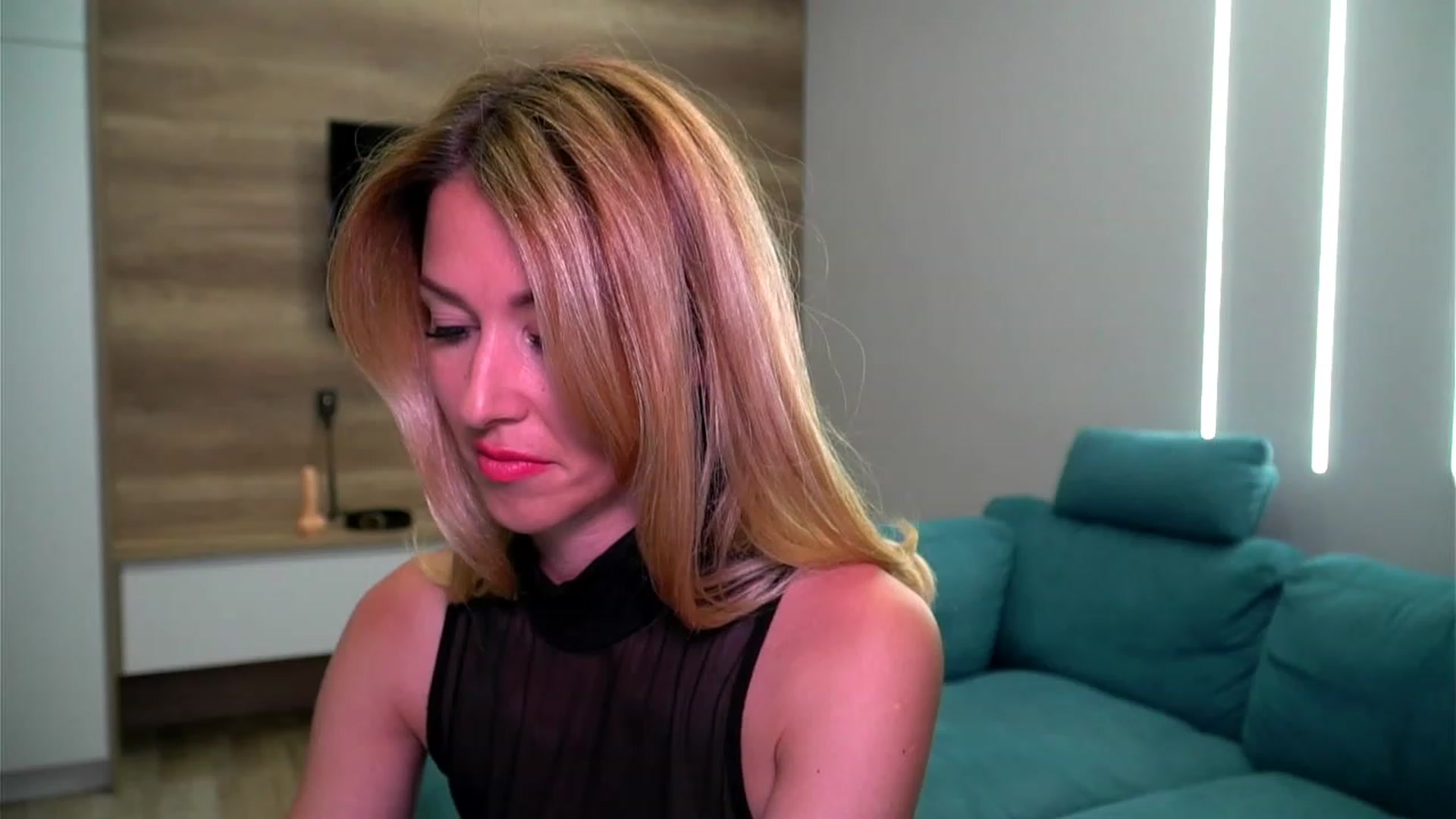 Gallery image thumbnail from lovelylollly's myfreecams stream on, 06/15/2023, 09:17 image 12 of 20