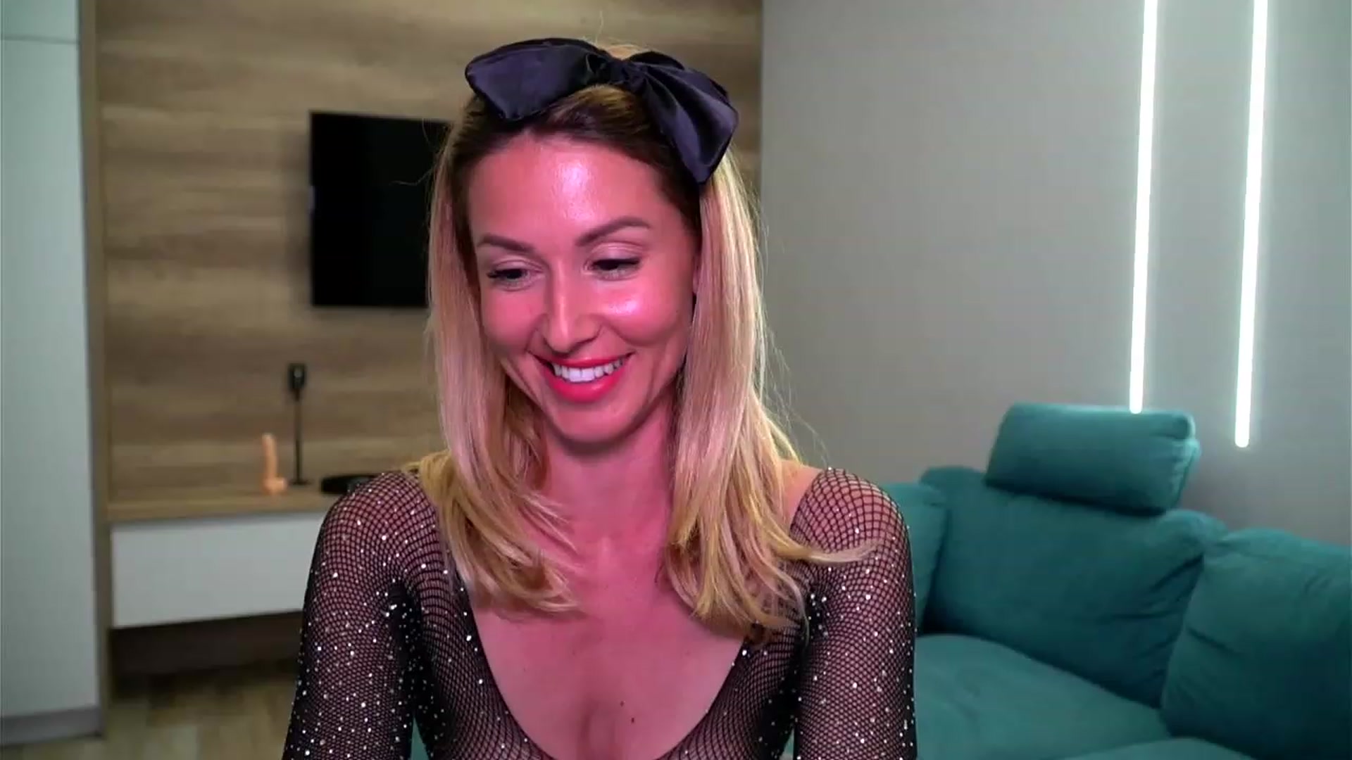 Gallery image thumbnail from lovelylollly's myfreecams stream on, 06/19/2023, 18:19 image 14 of 20