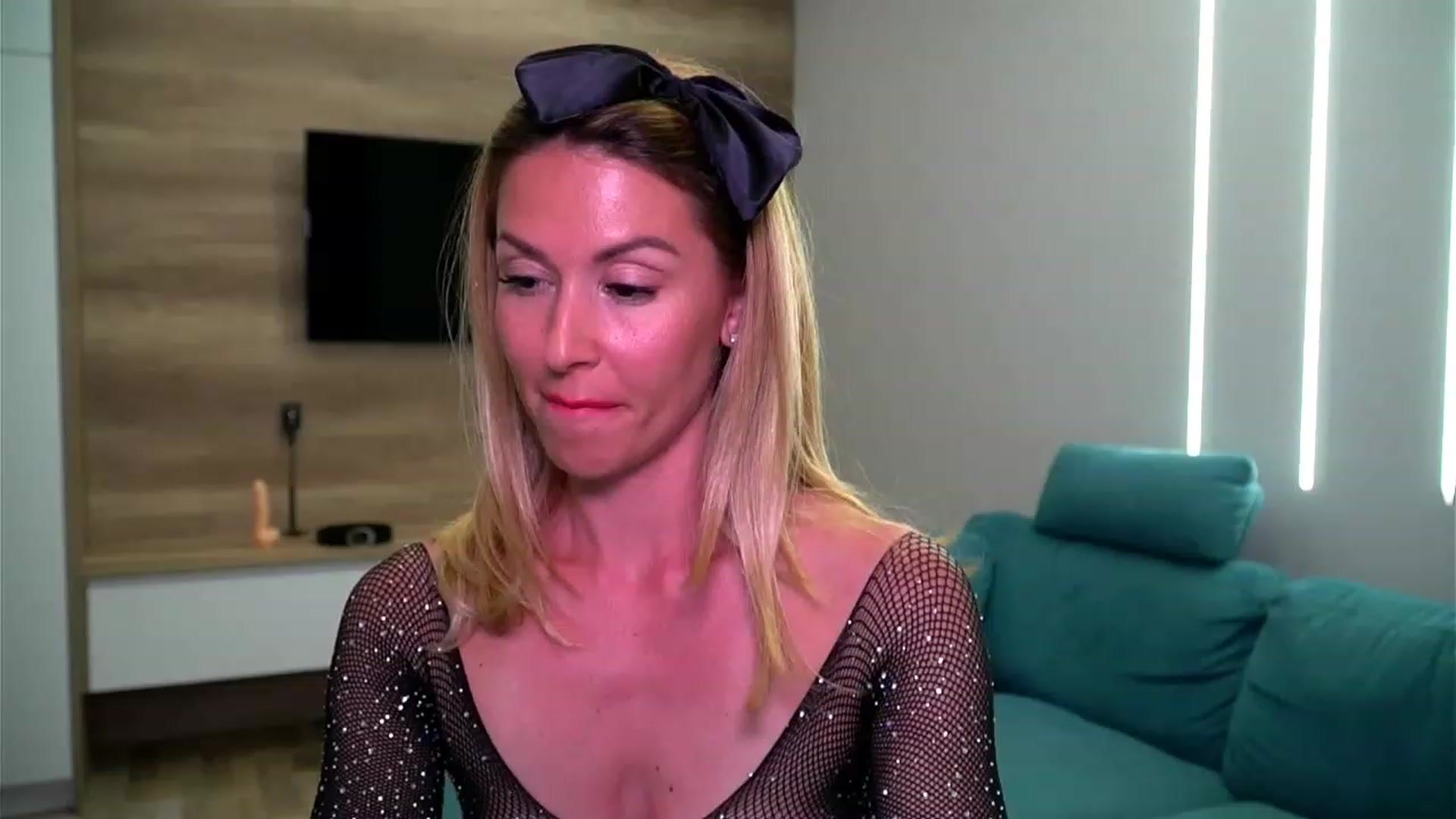 Gallery image thumbnail from lovelylollly's myfreecams stream on, 06/19/2023, 19:05 image 7 of 20