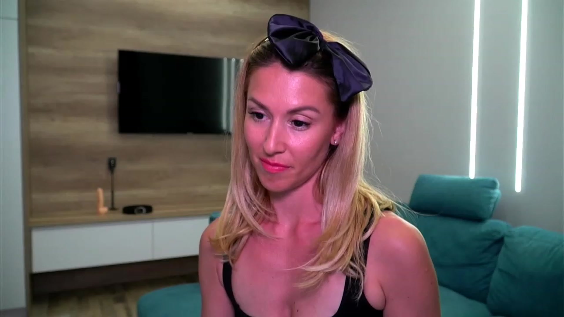 Gallery image thumbnail from lovelylollly's myfreecams stream on, 06/20/2023, 19:11 image 12 of 20