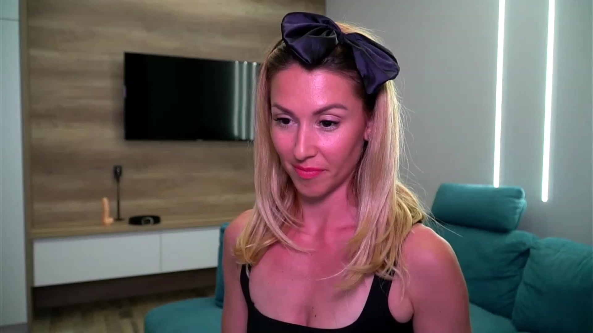 Gallery image thumbnail from lovelylollly's myfreecams stream on, 06/20/2023, 19:11 image 11 of 20