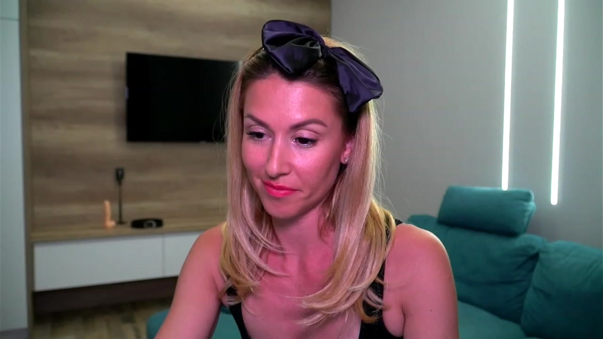 Gallery image thumbnail from lovelylollly's myfreecams stream on, 06/20/2023, 19:11 image 20 of 20