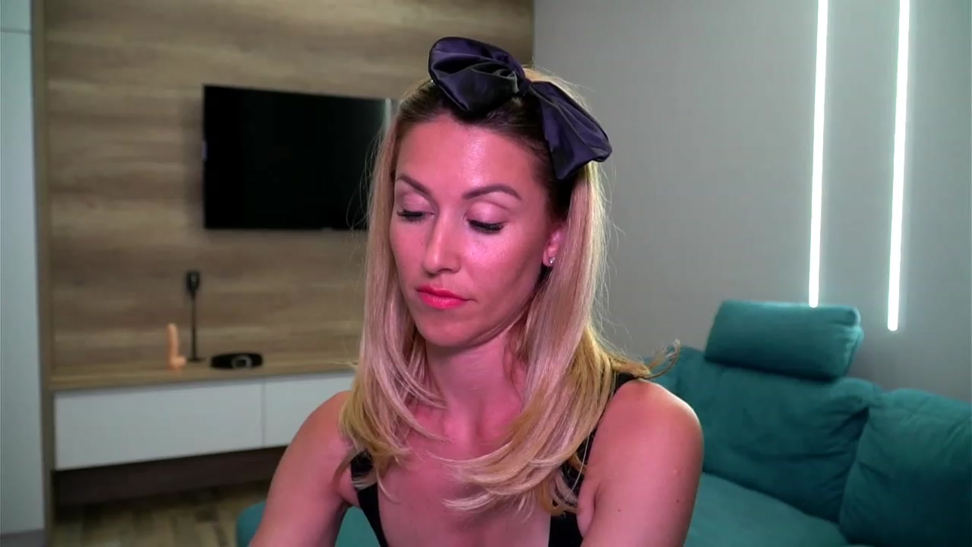 Gallery image thumbnail from lovelylollly's myfreecams stream on, 06/20/2023, 19:11 image 18 of 20