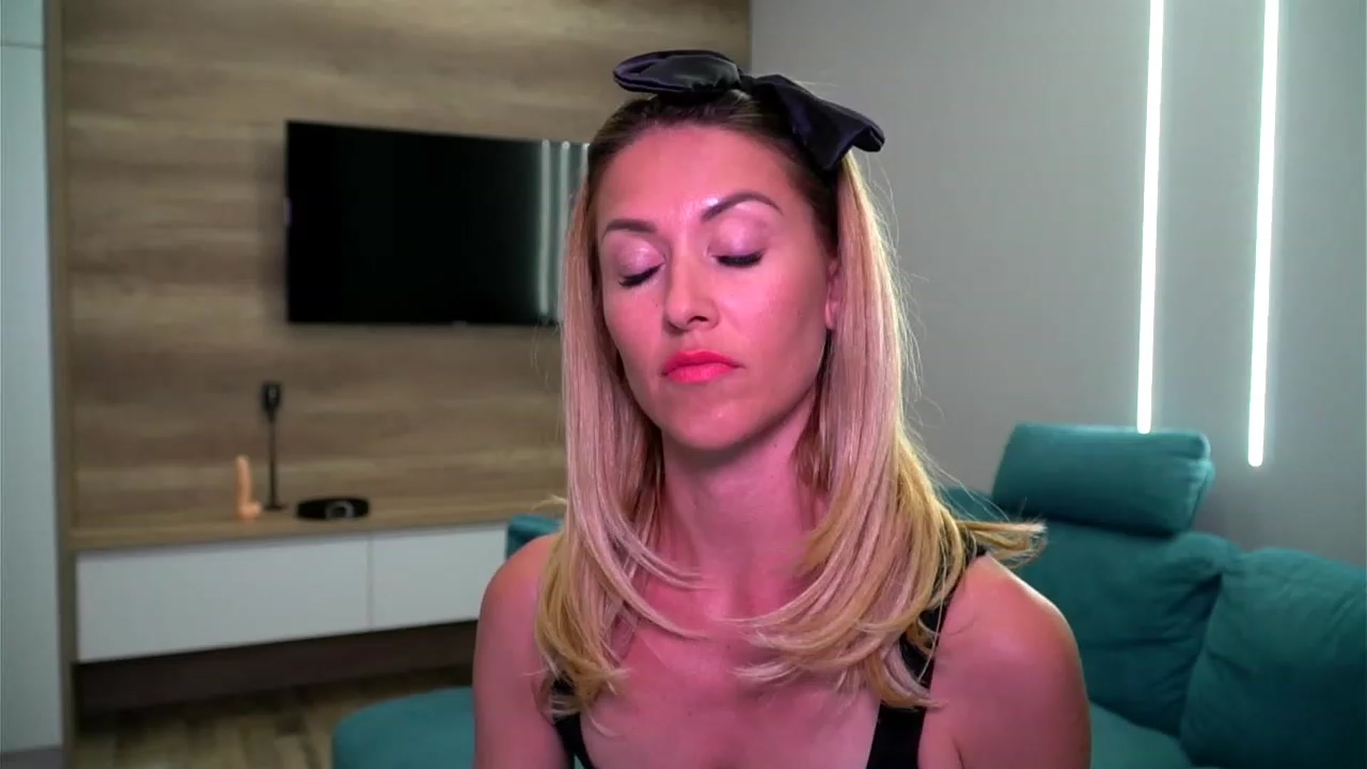 Gallery image thumbnail from lovelylollly's myfreecams stream on, 06/20/2023, 19:11 image 19 of 20