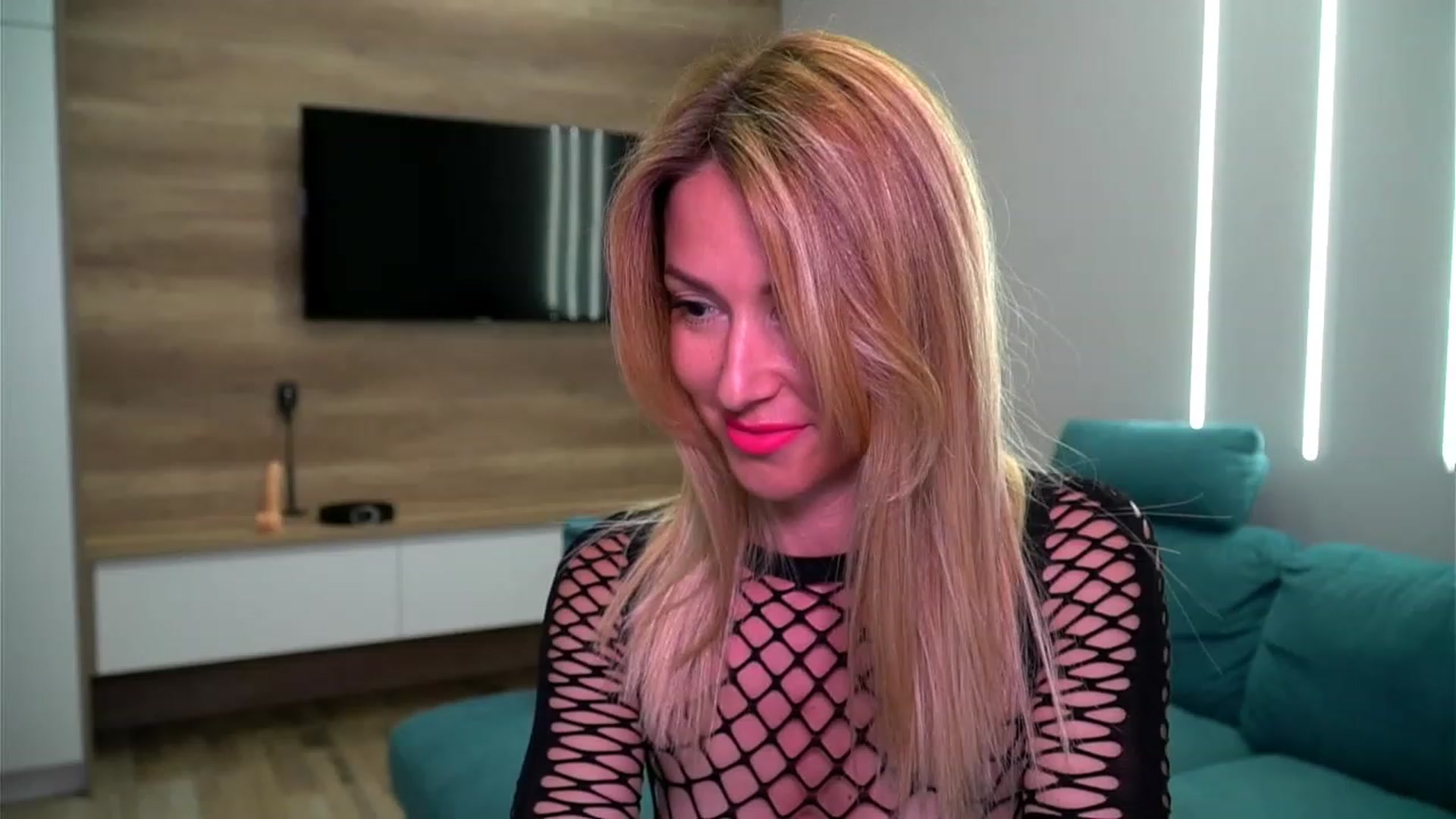 Gallery image thumbnail from lovelylollly's myfreecams stream on, 06/22/2023, 08:17 image 14 of 20