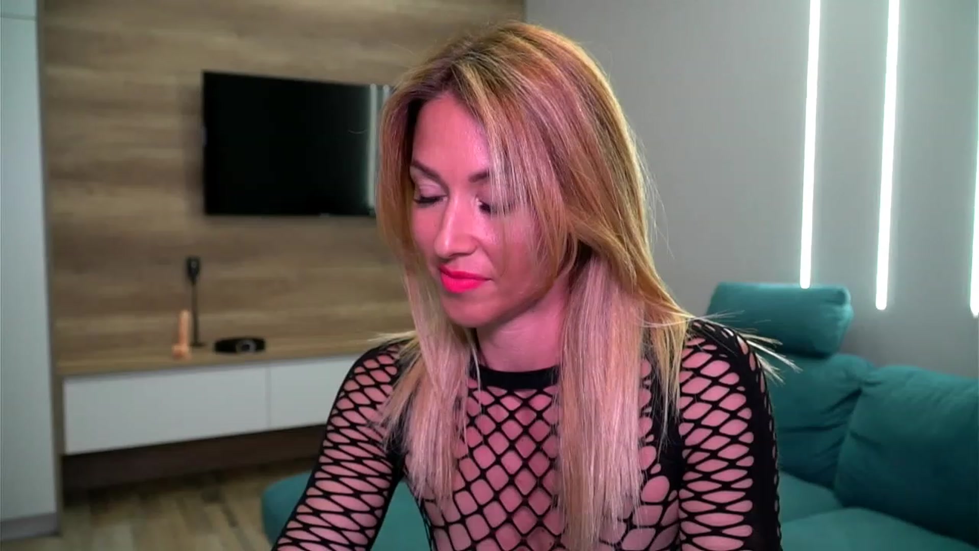 Gallery image thumbnail from lovelylollly's myfreecams stream on, 06/22/2023, 08:17 image 9 of 20