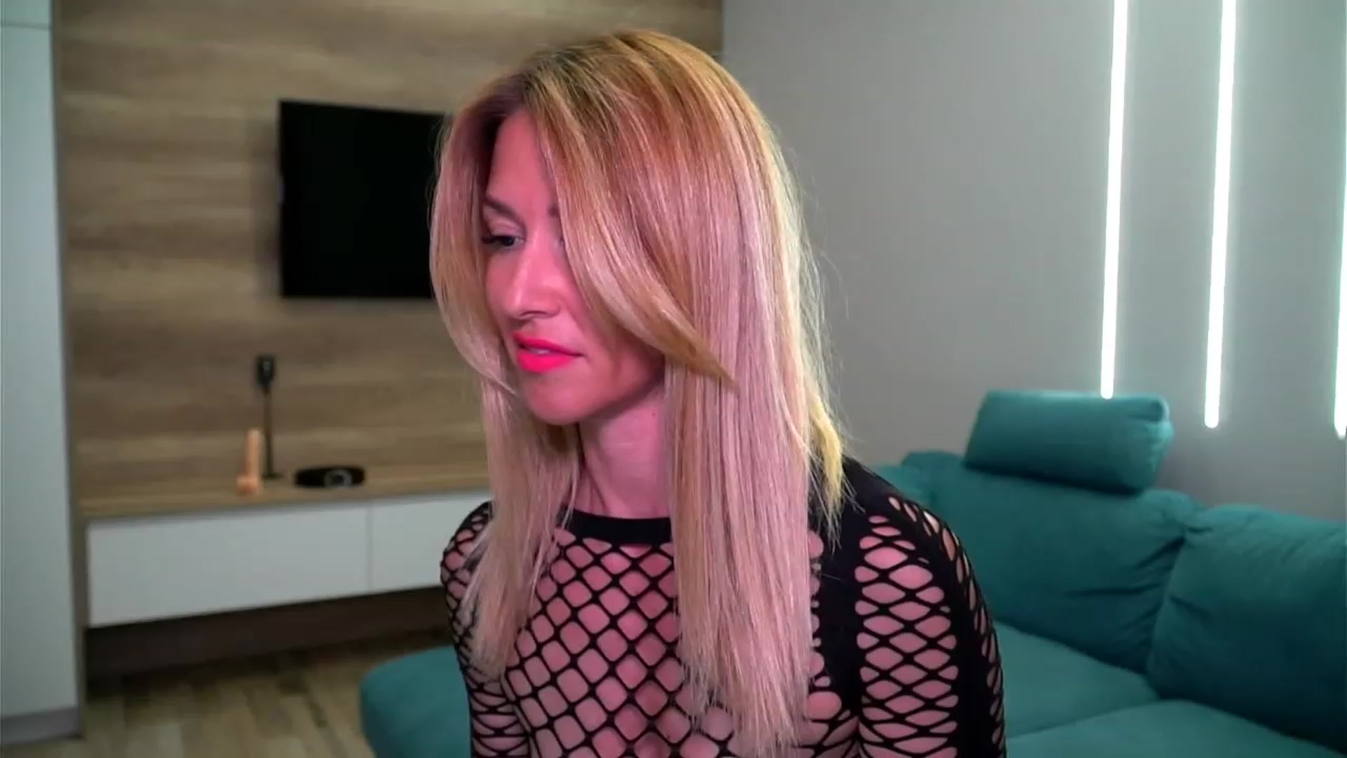 Gallery image thumbnail from lovelylollly's myfreecams stream on, 06/22/2023, 08:17 image 6 of 20