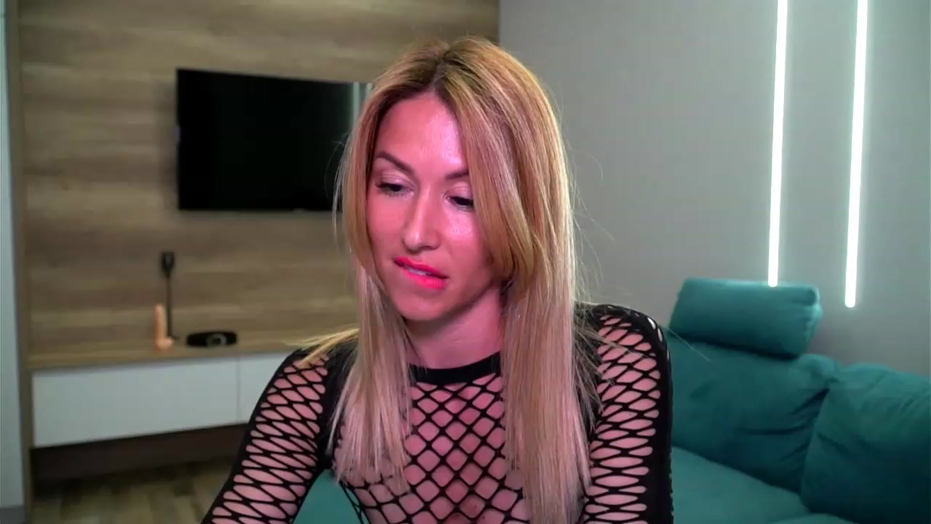 Gallery image thumbnail from lovelylollly's myfreecams stream on, 06/22/2023, 10:00 image 3 of 20