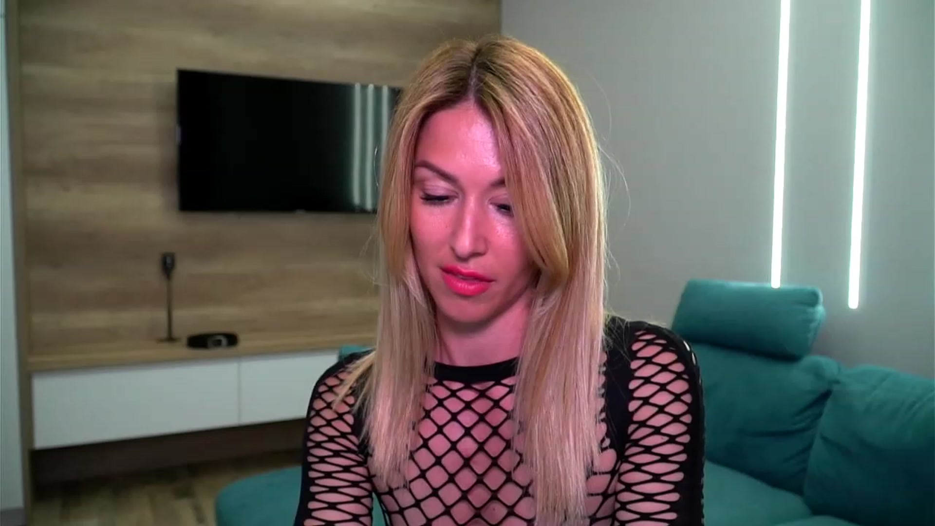 Gallery image thumbnail from lovelylollly's myfreecams stream on, 06/22/2023, 10:00 image 18 of 20