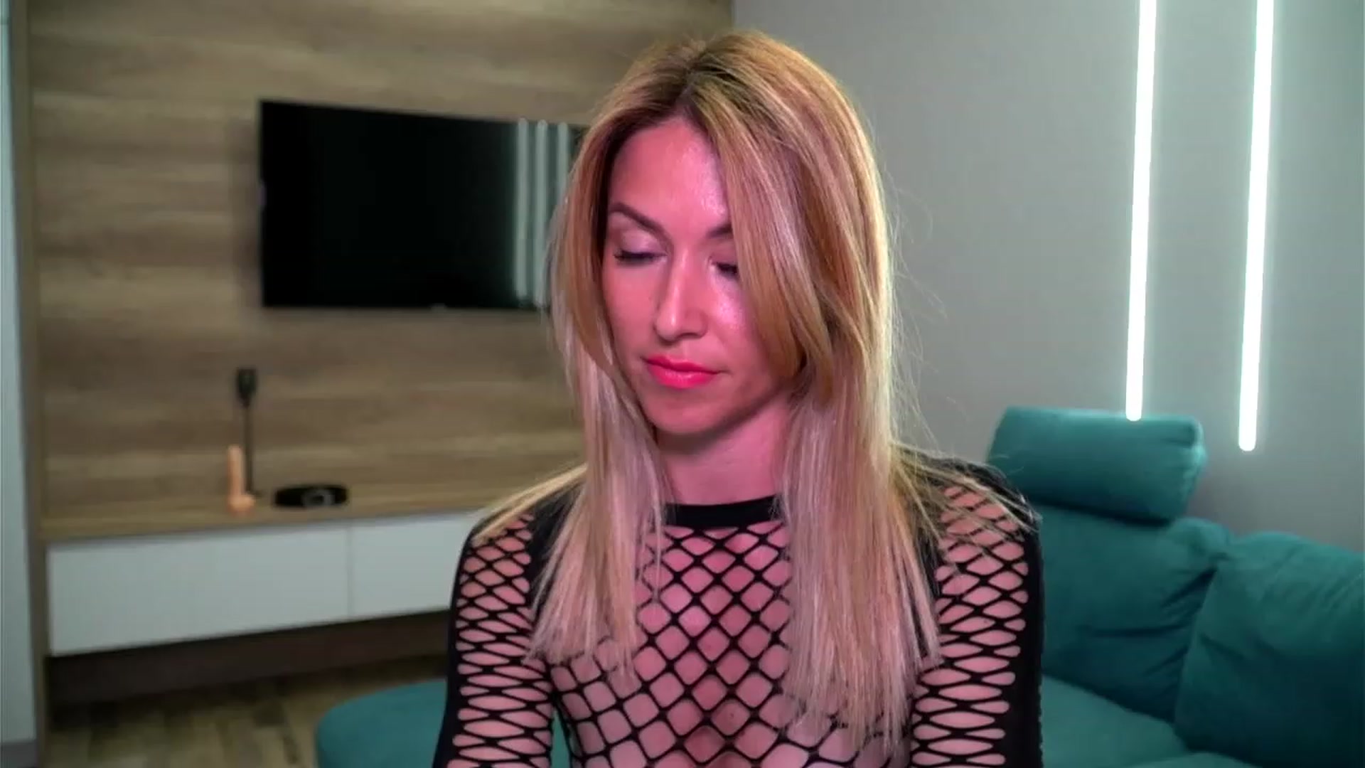 Gallery image thumbnail from lovelylollly's myfreecams stream on, 06/22/2023, 10:00 image 2 of 20