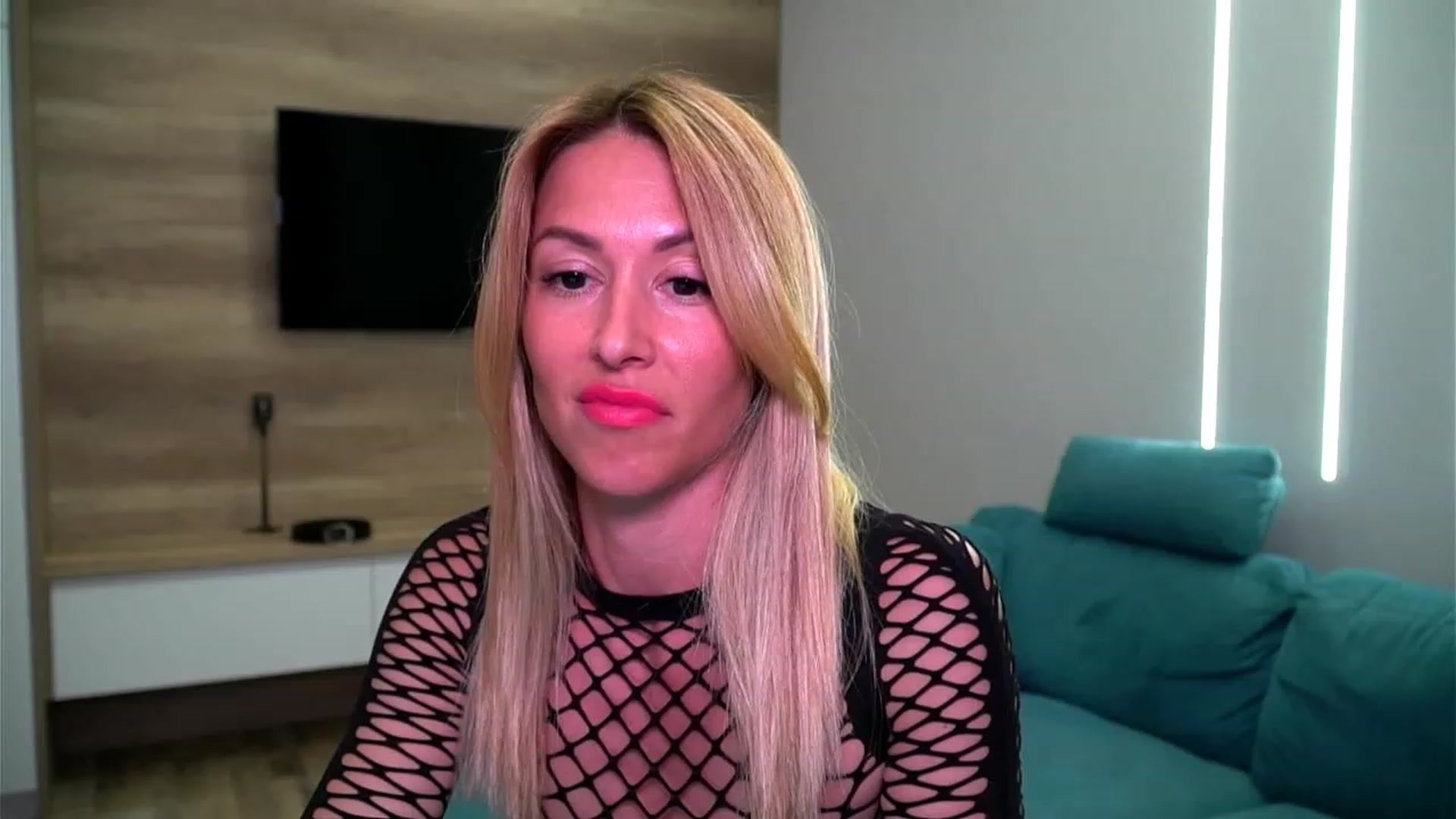 Gallery image thumbnail from lovelylollly's myfreecams stream on, 06/22/2023, 10:00 image 8 of 20