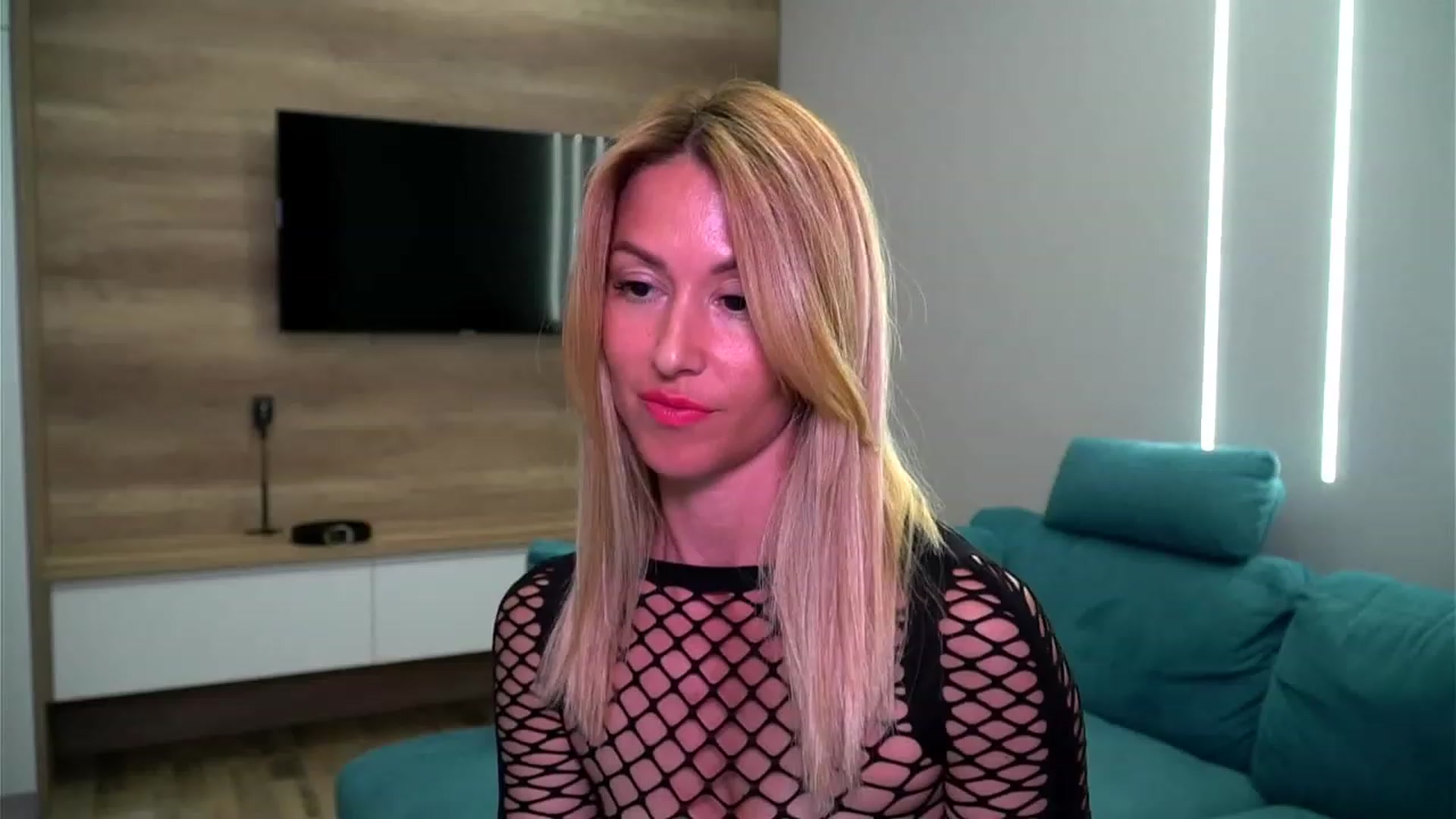 Gallery image thumbnail from lovelylollly's myfreecams stream on, 06/22/2023, 10:00 image 9 of 20