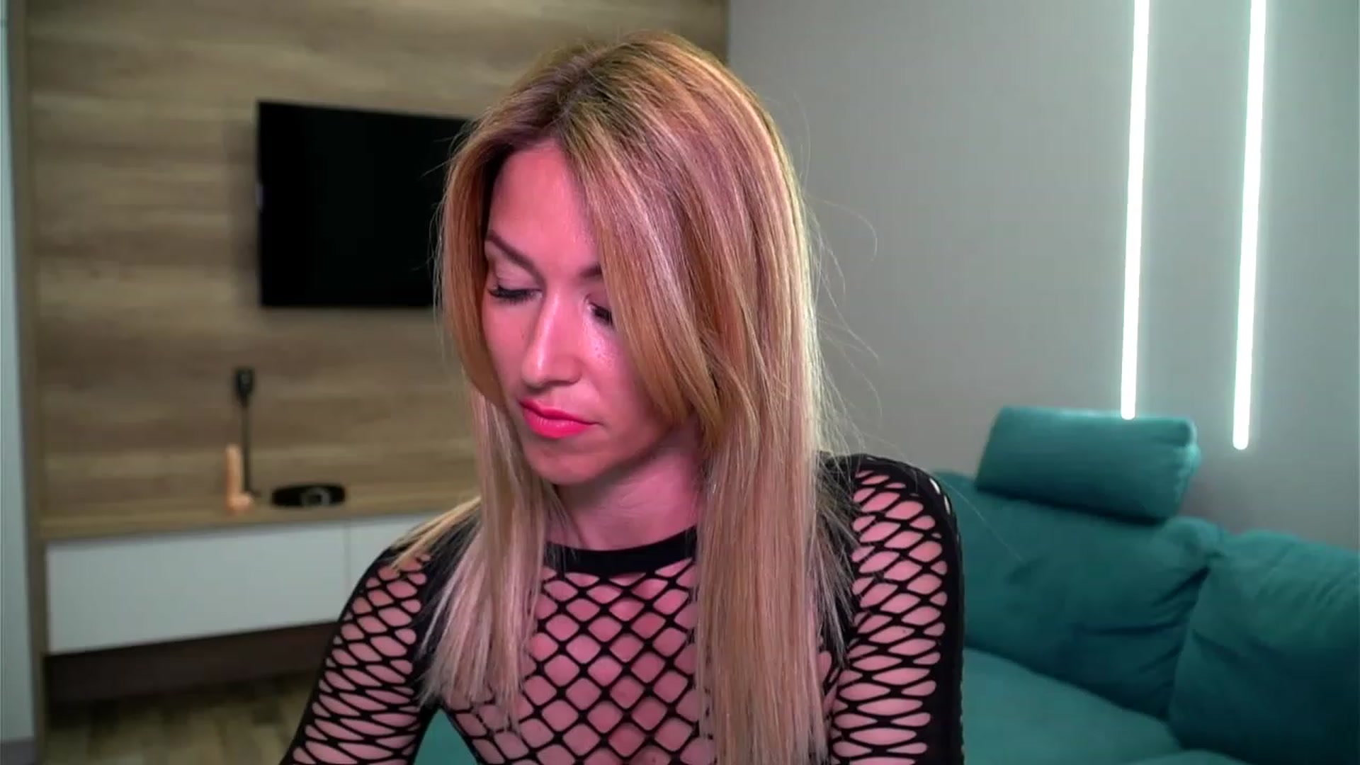 Gallery image thumbnail from lovelylollly's myfreecams stream on, 06/22/2023, 10:00 image 4 of 20