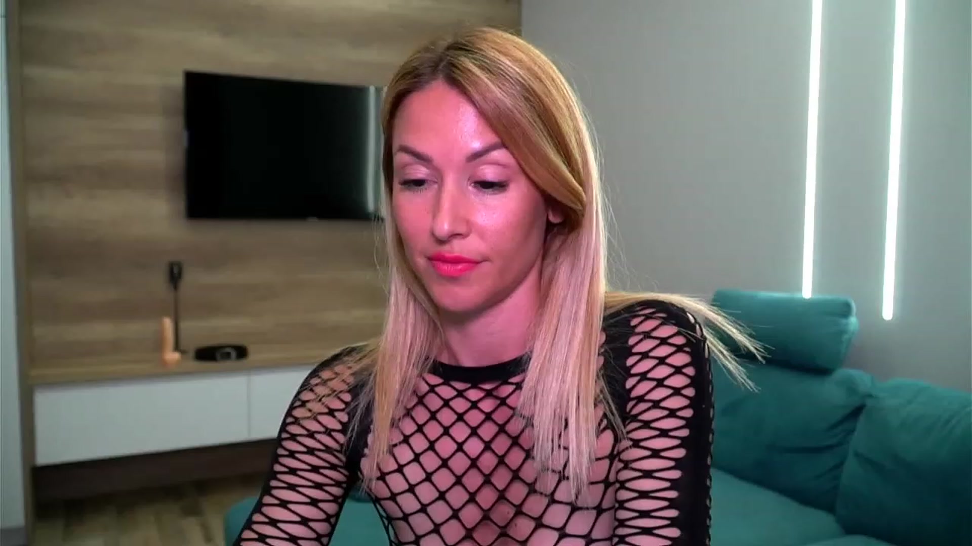 Gallery image thumbnail from lovelylollly's myfreecams stream on, 06/22/2023, 10:00 image 1 of 20
